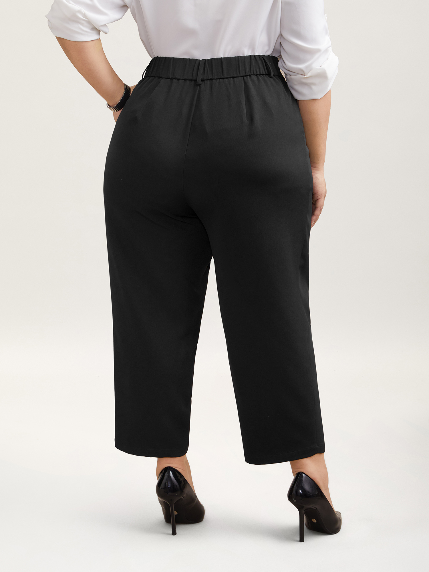 Plus Size Pleated Loop Straight-Leg Pants Women Black At the Office Straight Leg Mid Rise Work Pants BloomChic 28/5X 