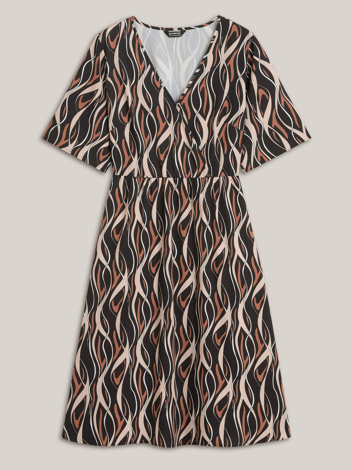 Plus Size Abstract Print Surplice Neck Pockets Midi Dress BlackFlower Women Elegant Non Overlap Collar Short sleeve Curvy BloomChic 26/4X 