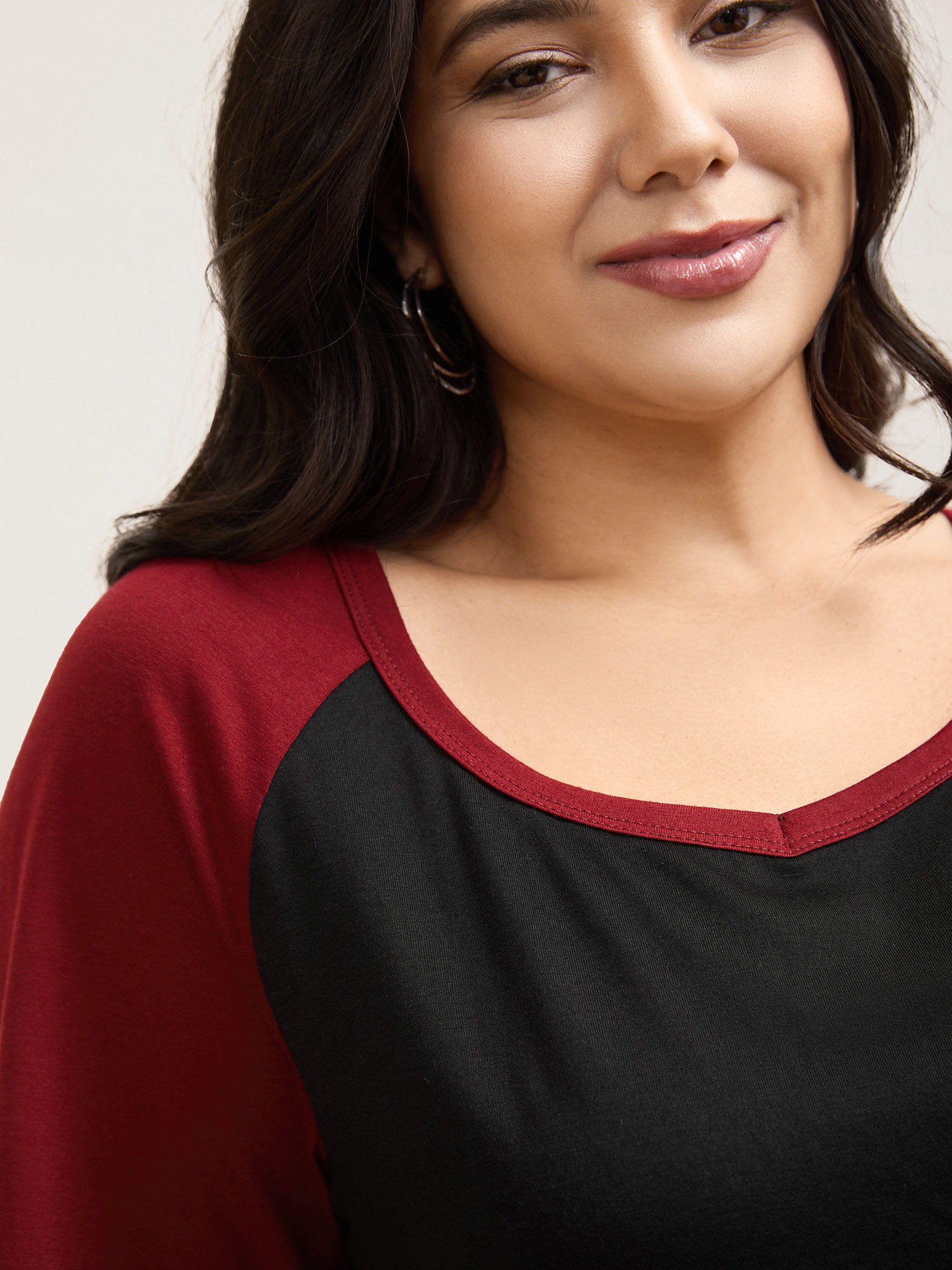 Plus Size Color Contrast Raglan Sleeve T-Shirt Black Women Casual Contrast Heart neckline Everyday T-shirts BloomChic 18-20/2X 