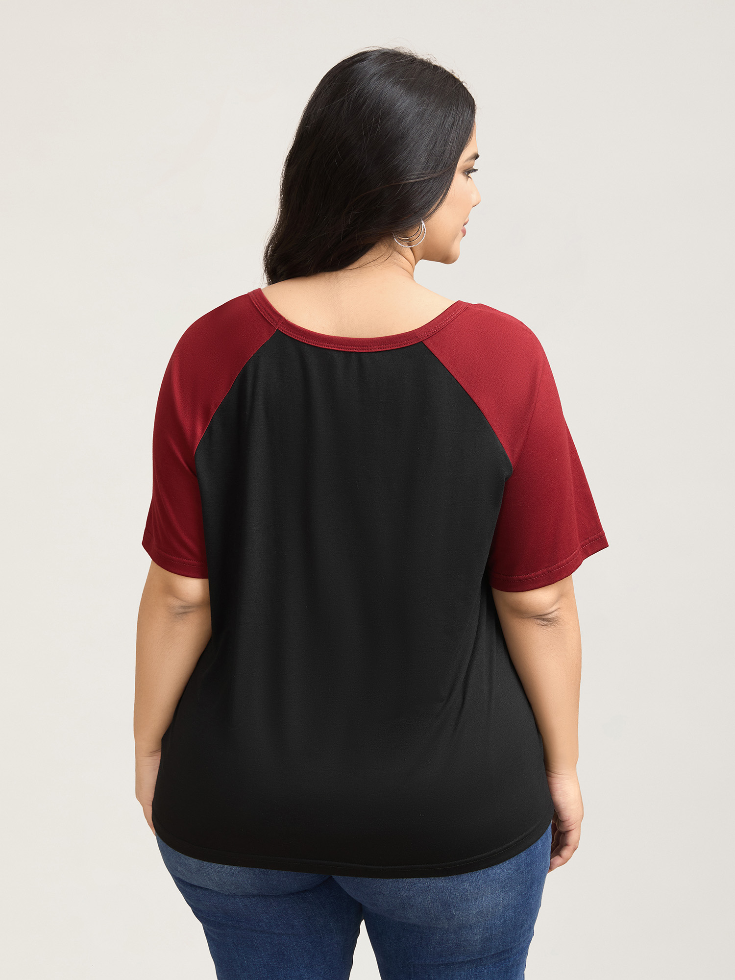 Plus Size Color Contrast Raglan Sleeve T-Shirt Black Women Casual Contrast Heart neckline Everyday T-shirts BloomChic 18-20/2X 