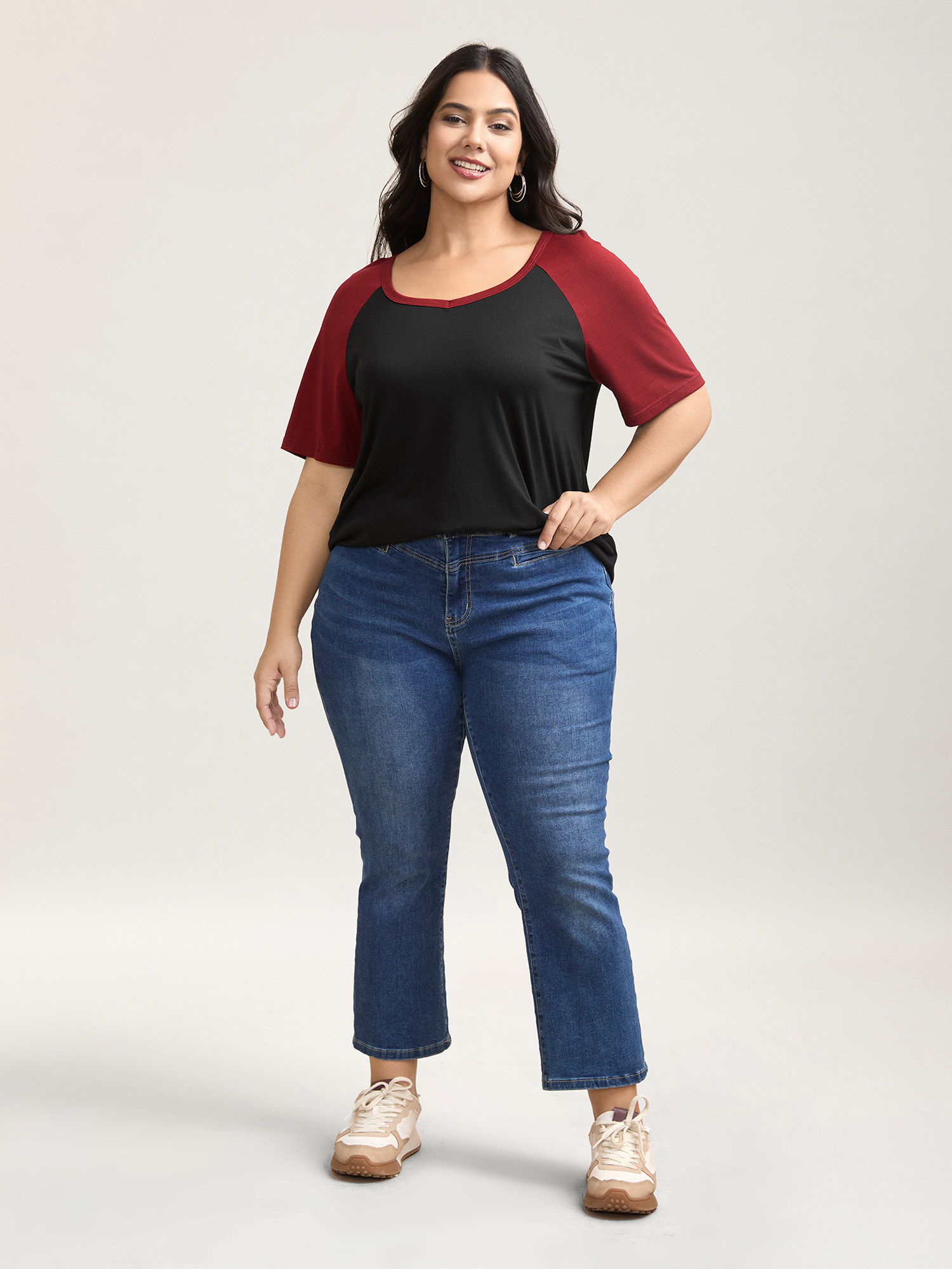 Plus Size Color Contrast Raglan Sleeve T-Shirt Black Women Casual Contrast Heart neckline Everyday T-shirts BloomChic 18-20/2X 