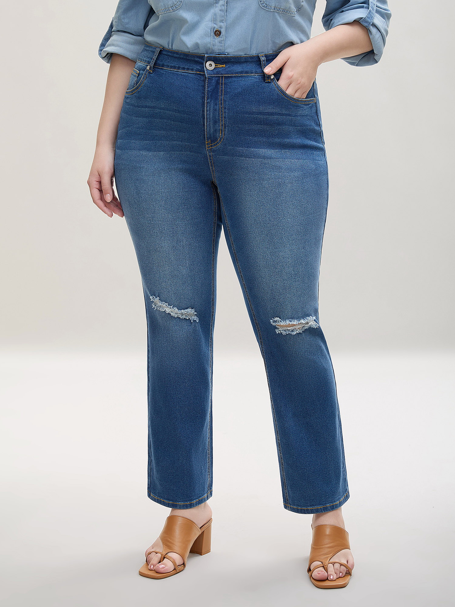 

Plus Size Ripped Mid-Rise Flared-Leg Jeans Women Denimblue Casual Non Medium stretch Slanted pocket Jeans BloomChic