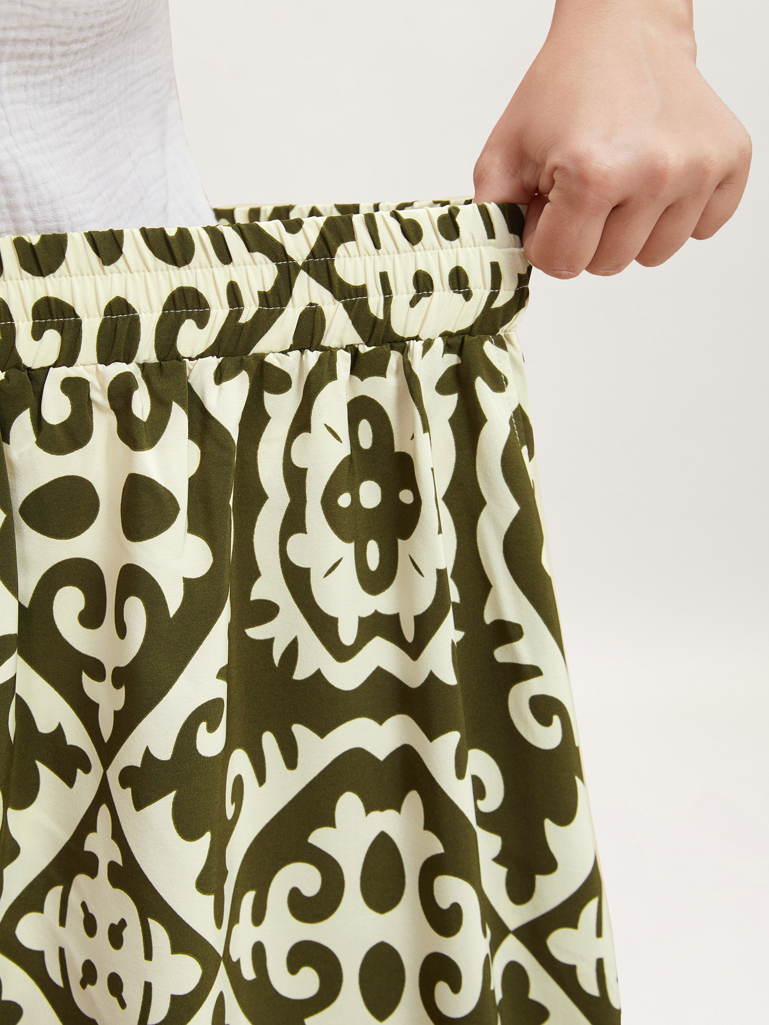 Plus Size Mixed Ornate Print Contrast Maxi Skirt Women Moss Resort Contrast Loose No stretch Slanted pocket Vacation Skirts BloomChic 26/4X 