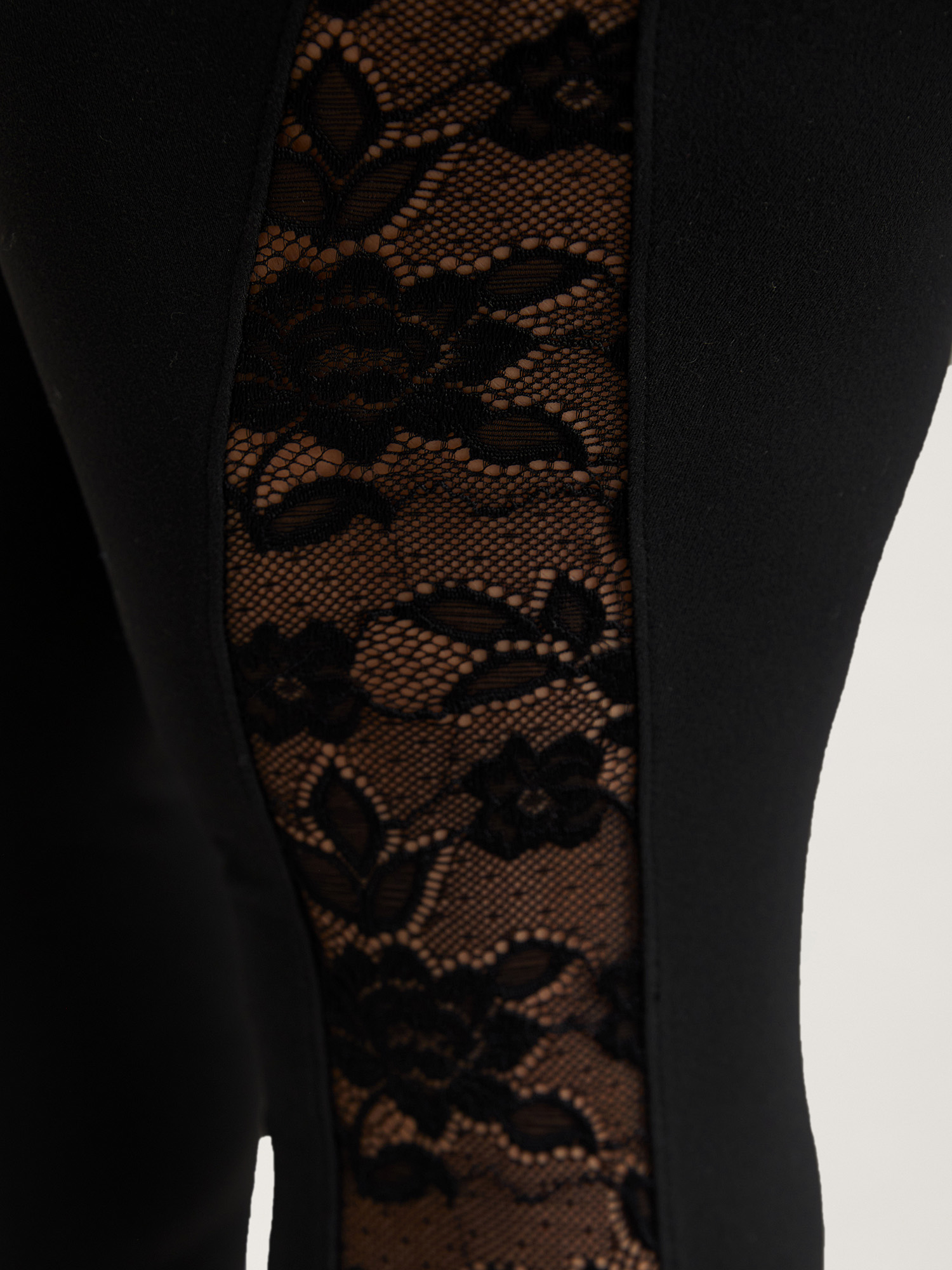Plus Size Lace Mid-Rise Tight Pants Women Black Elegant High stretch Skinny Mid Rise Everyday Leggings BloomChic 26/4X 