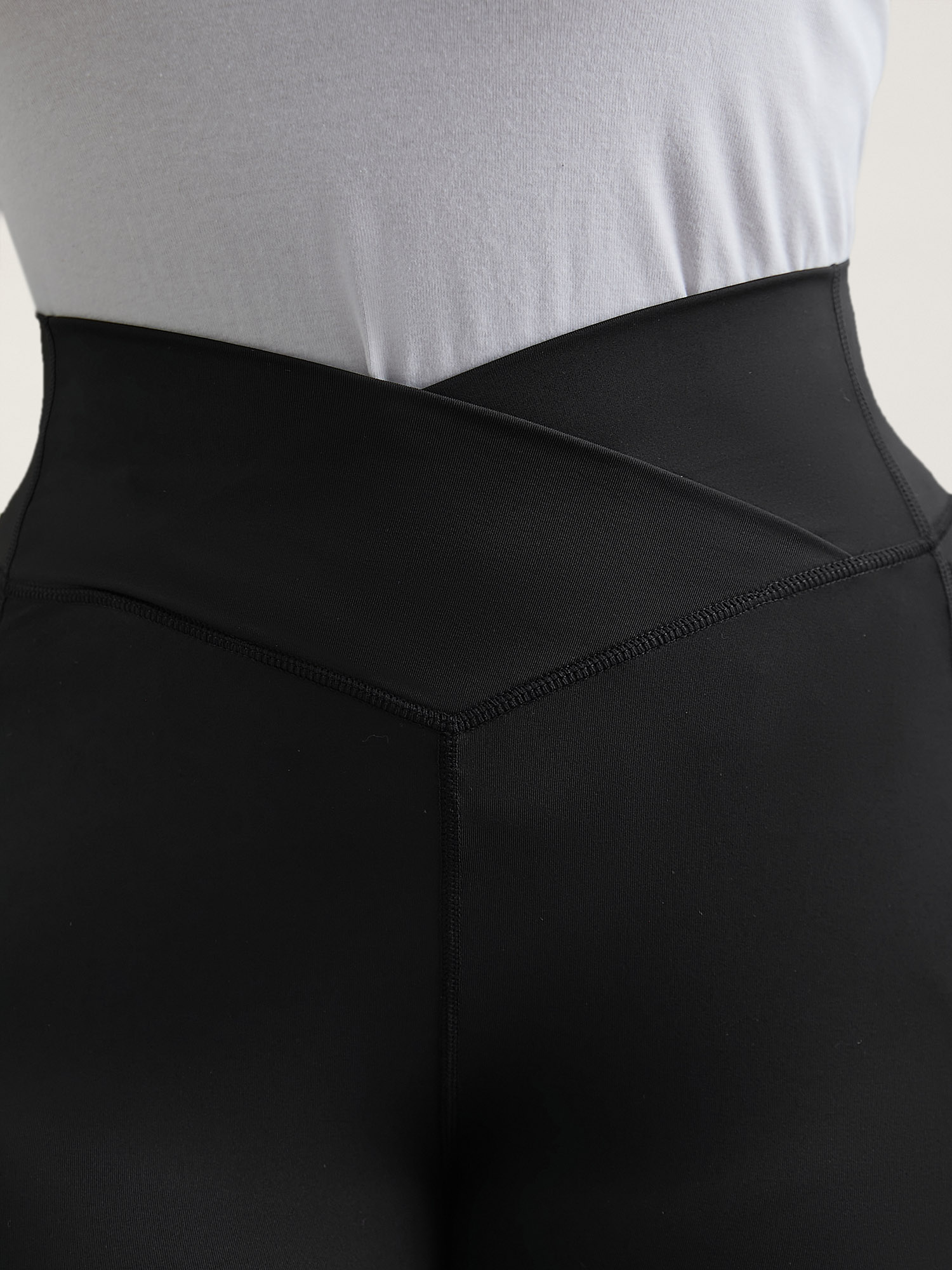 Plus Size Criss-Cross Waist Pocket Tight Pants Women Black Elegant High stretch Skinny Mid Rise Everyday Leggings BloomChic 26/4X 