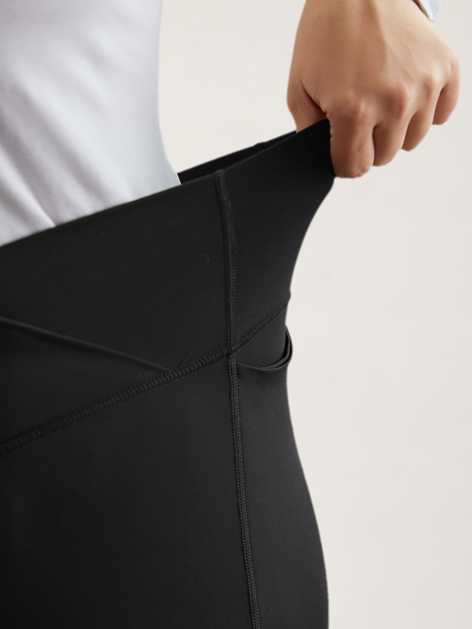 Plus Size Criss-Cross Waist Pocket Tight Pants Women Black Elegant High stretch Skinny Mid Rise Everyday Leggings BloomChic 26/4X 