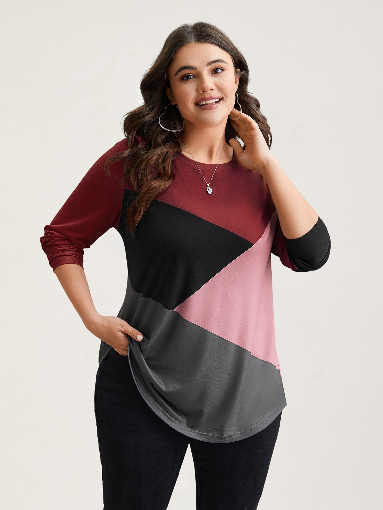 BloomChic Women's Plus Size Geometric Color Block Curved Hem Top Multicolor Extra Long Sleeve Everyday-Casual 10/M
