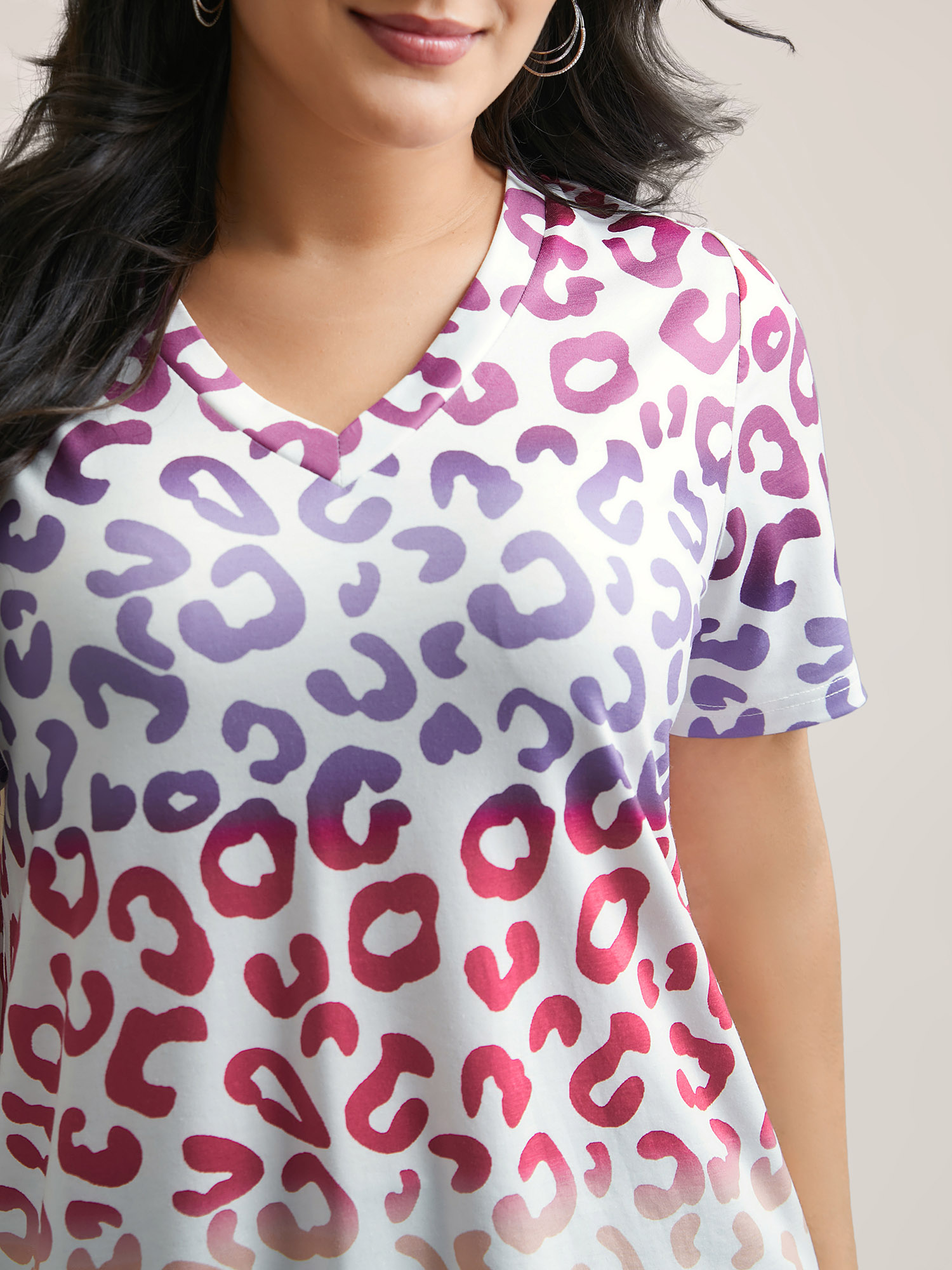 

Plus Size Multi-Color Print Stretchy T-Shirt Multicolor Women Casual Contrast V-neck Everyday T-shirts BloomChic