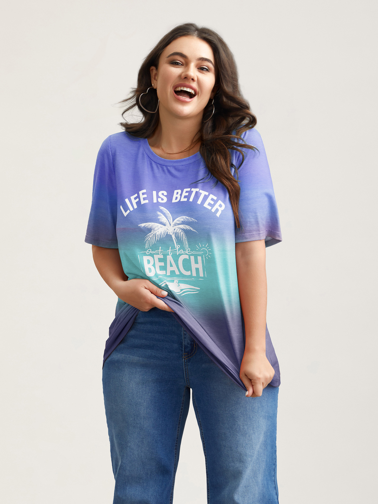 

Plus Size Gradient Beach Print Fitted T-Shirt DarkBlue Women Casual Contrast Tropical Round Neck Everyday T-shirts BloomChic