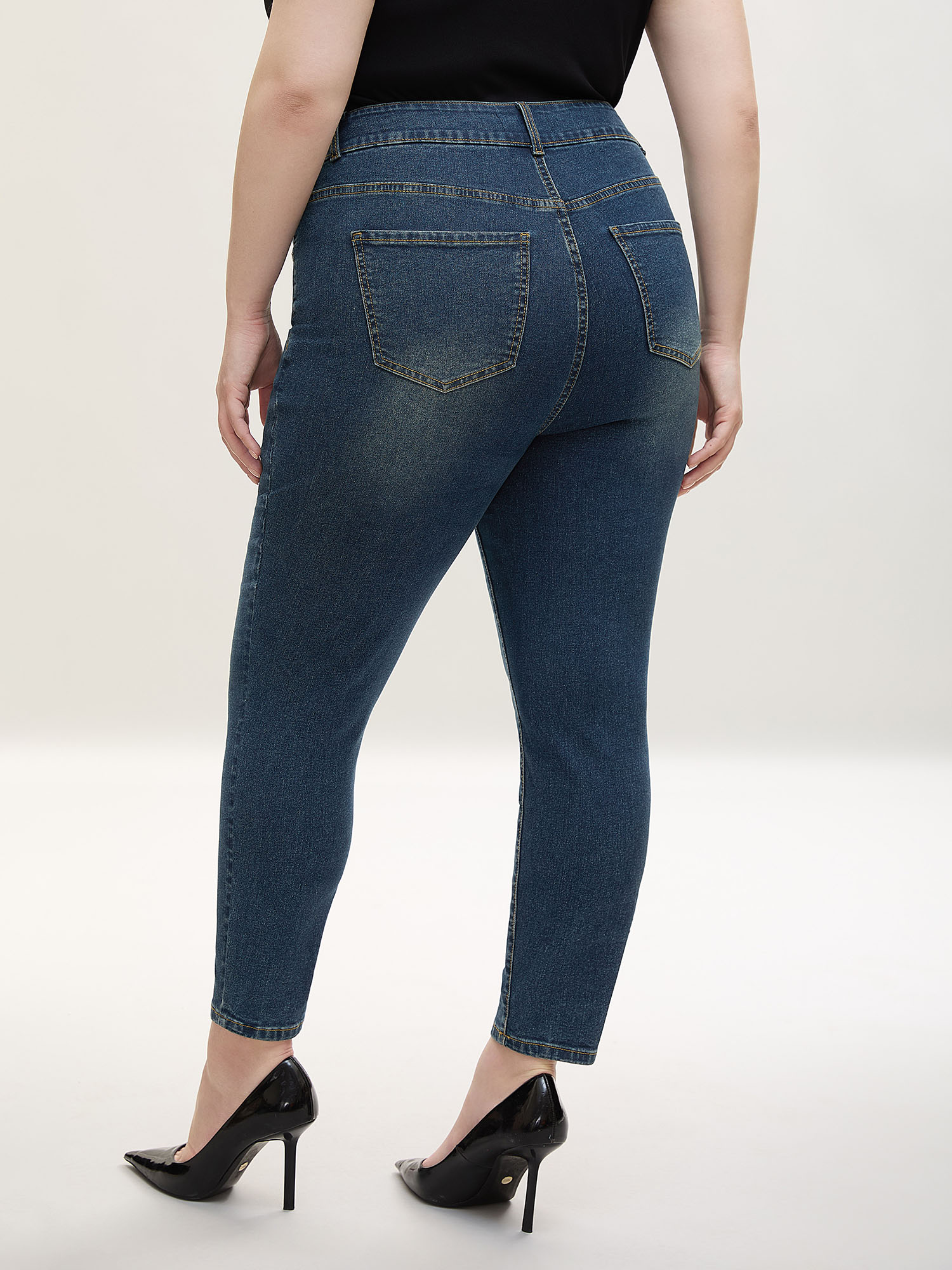 Plus Size Whiskered Wash Mid-Rise Skinny-Fit Jeans Women Denimblue Casual Non High stretch Slanted pocket Jeans BloomChic 26/4X 