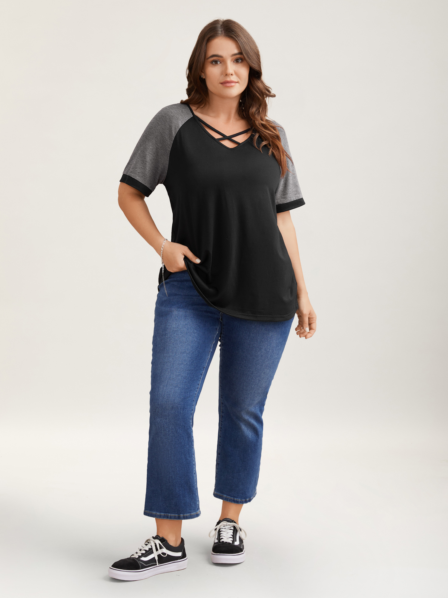 Plus Size Color Contrast Neck Cut-Out T-Blouse Black Women Casual Contrast V-neck Everyday T-shirts BloomChic 10/M 