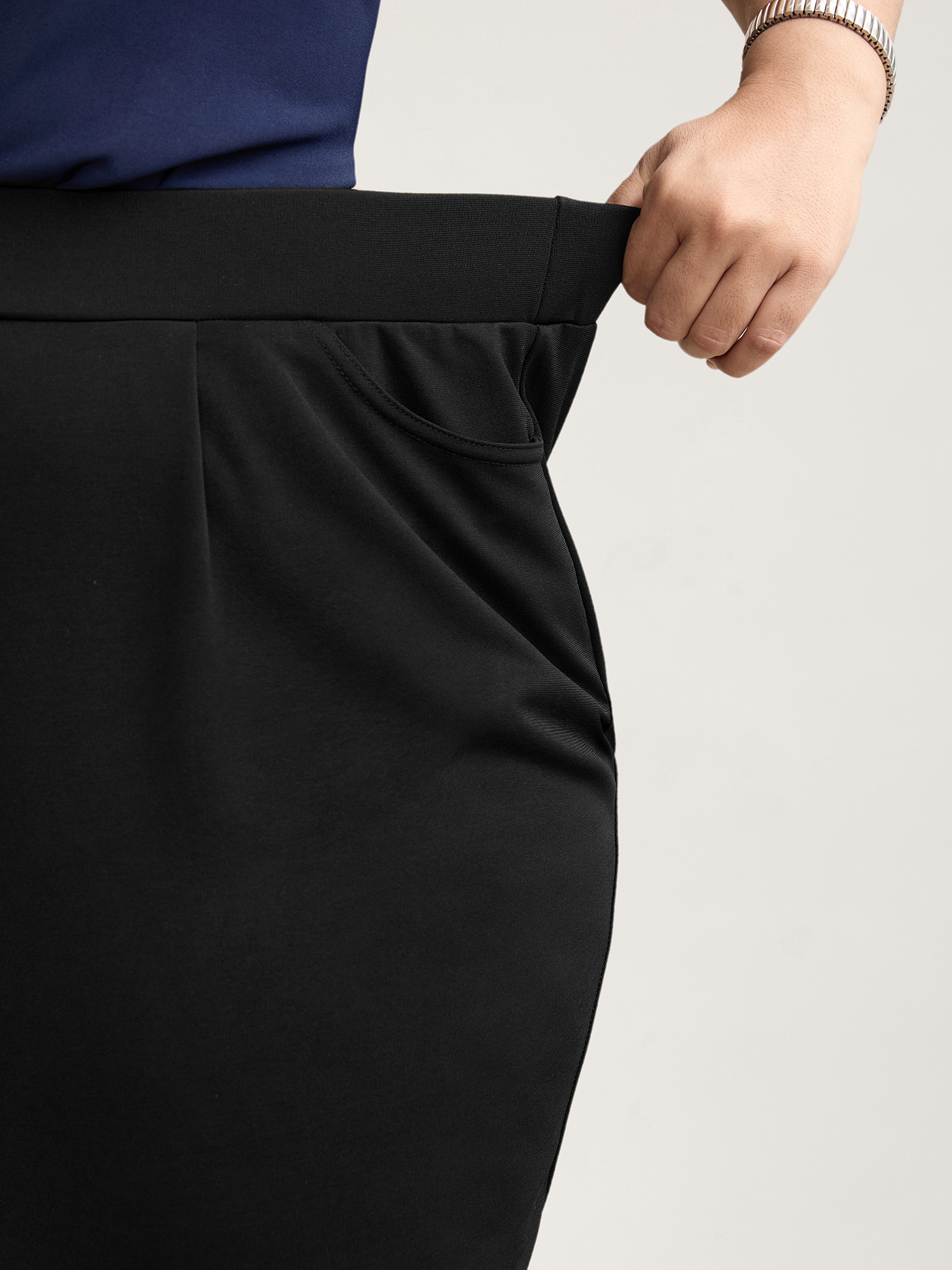 Plus Size Pleated Stretchy Waist Skinny-Fit Pants Women Black Workwear Essentials Bodycon Mid Rise Work Pants BloomChic 22-24/3X 