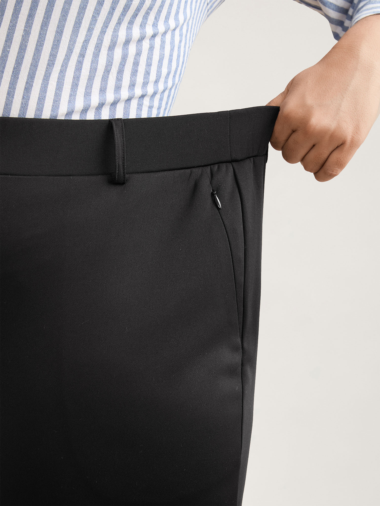Plus Size Stretchy Waist Zipper Pocket Flared Pants Women Black At the Office Bootcut Mid Rise Work Pants BloomChic 26/4X 