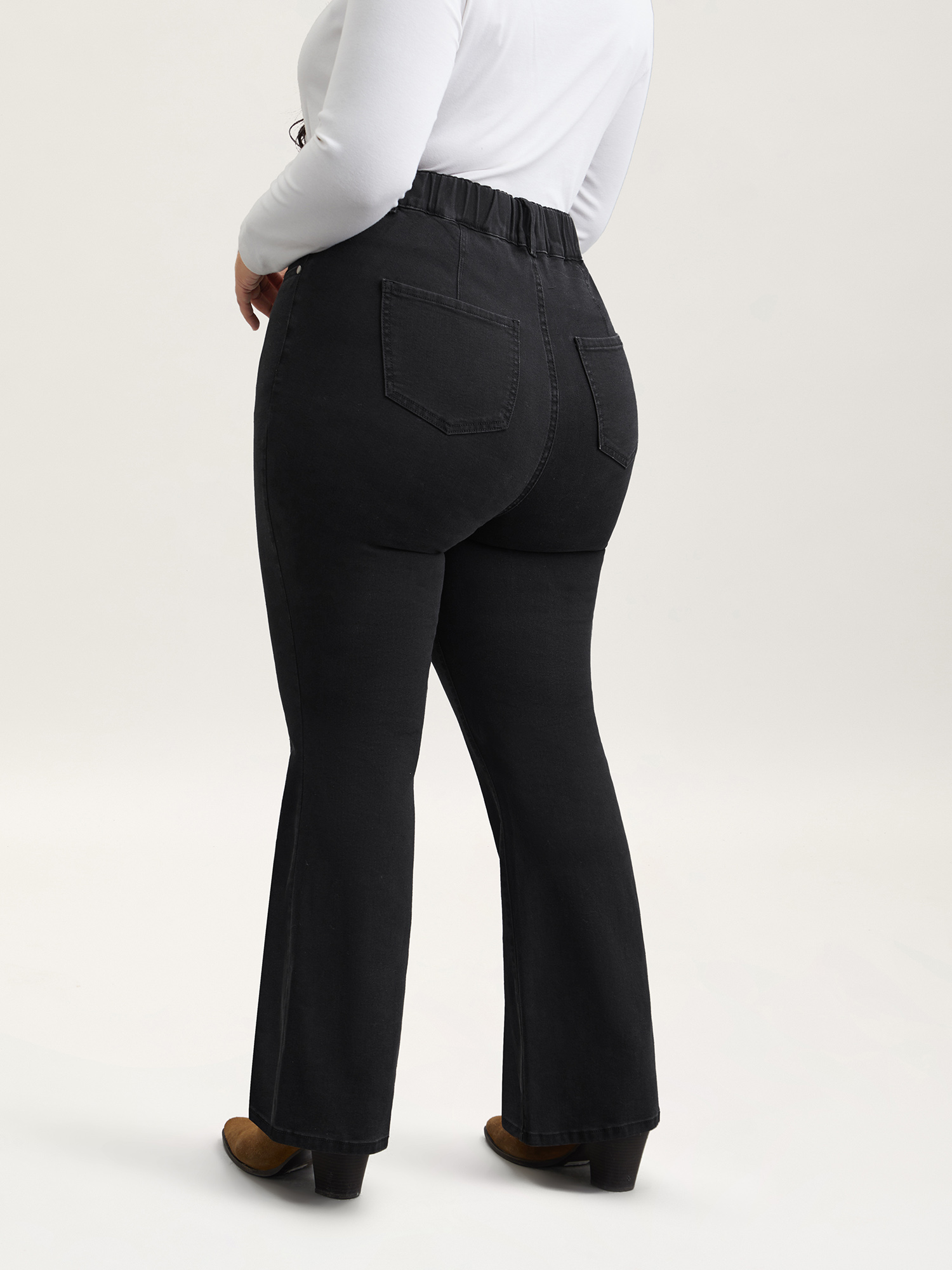 Plus Size Buttons Mid-Rise Curvy Skinny-Fit Jeans Women Denimblack Elegant Button Medium stretch Slanted pocket Jeans BloomChic 18/2X 