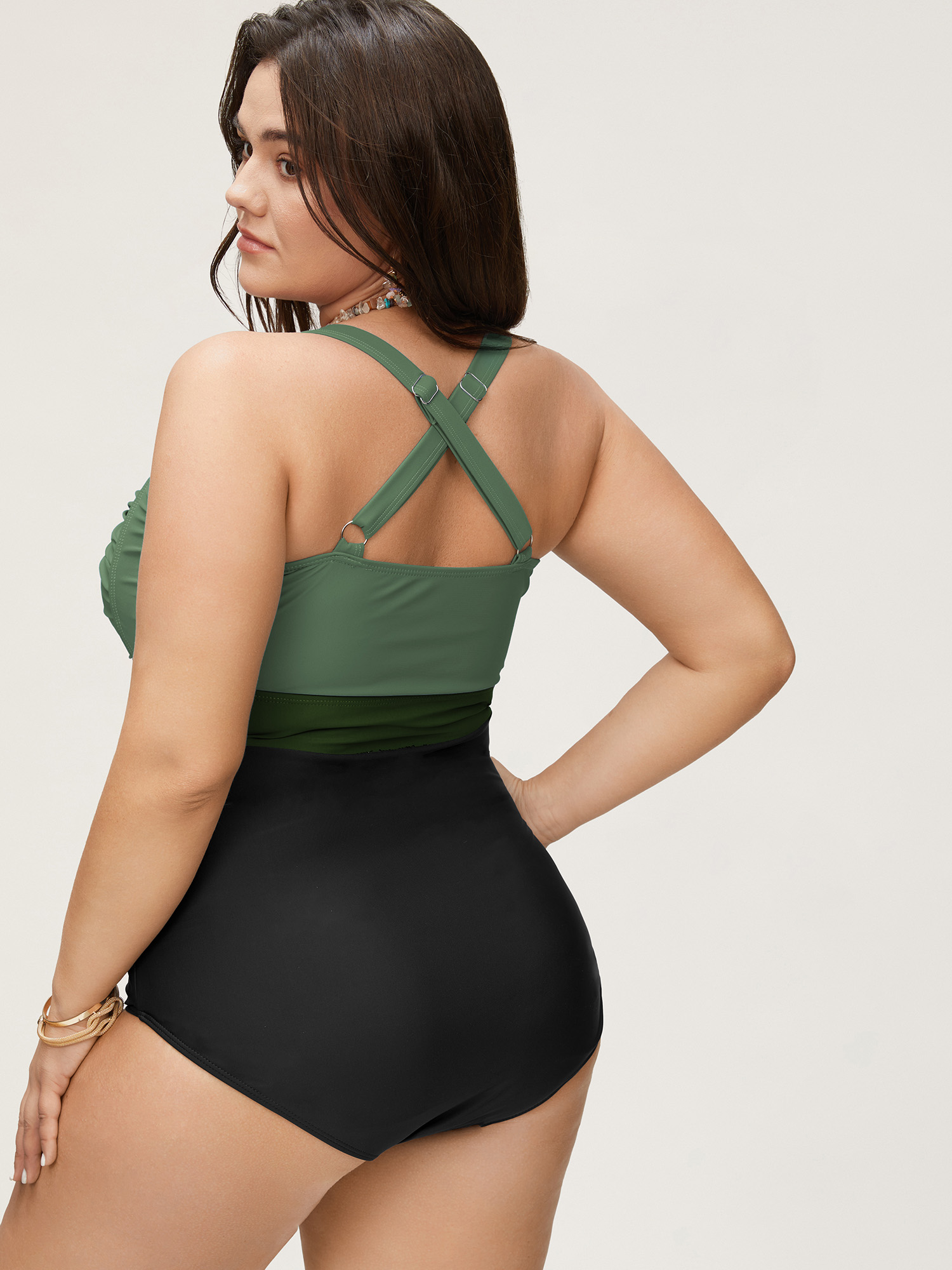 Plus Size Contrast Twist Front Skinny One Piece Swimsuit Women`s Swimwear ArmyGreen Beach Non Curve Bathing Suits High stretch One Pieces BloomChic 26/4X 