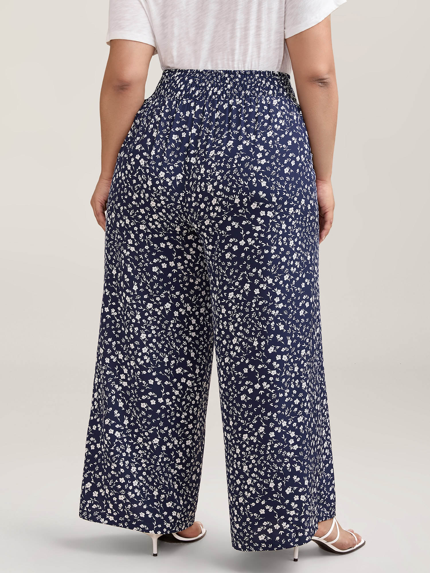 Plus Size Ditsy Floral Print Shirred Wide-Leg Pants Women Indigo Elegant Wide Leg Mid Rise Everyday Pants BloomChic 26/4X 