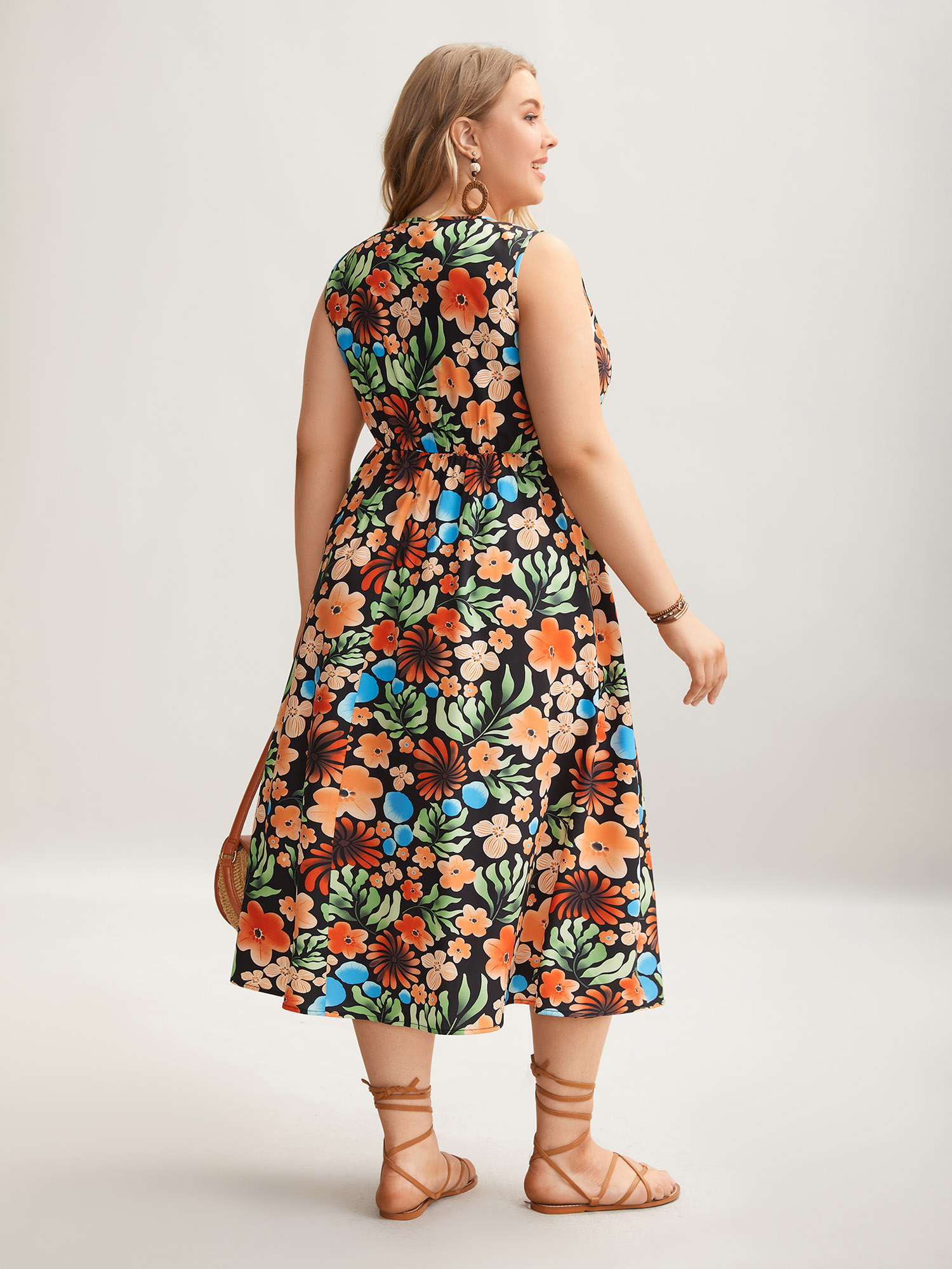 Plus Size Multi-Color Floral Print Sleeveless Midi Dress Multicolor Women Resort Gathered V-neck Sleeveless Curvy BloomChic 26/4X 