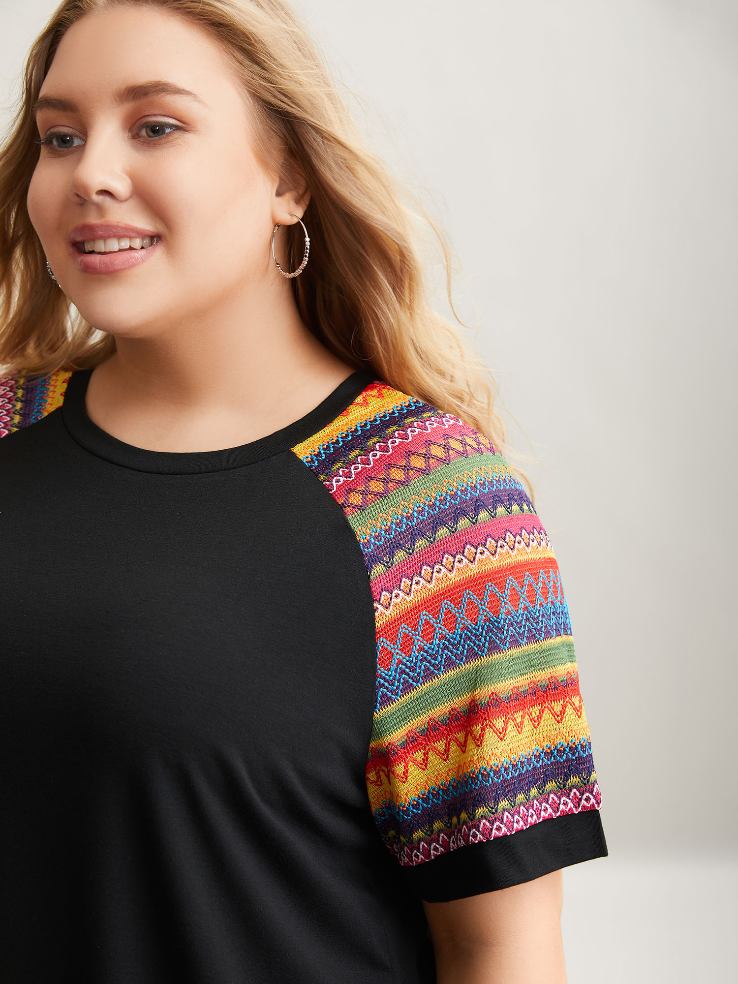 

Plus Size Multi-Color Striped Sleeve Spliced T-Shirt Black Women Casual Contrast Round Neck Everyday T-shirts BloomChic