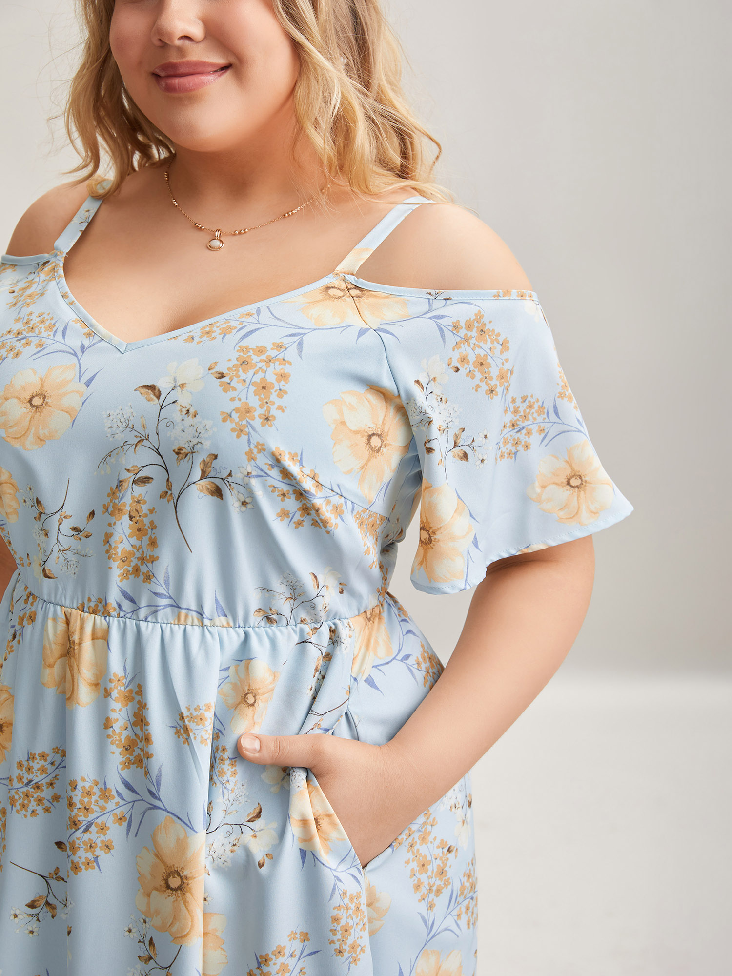 Plus Size Floral Print Cold-Shoulder Pockets Midi Dress LightBlue Women Elegant Non Heart neckline Short sleeve Curvy BloomChic 26/4X 