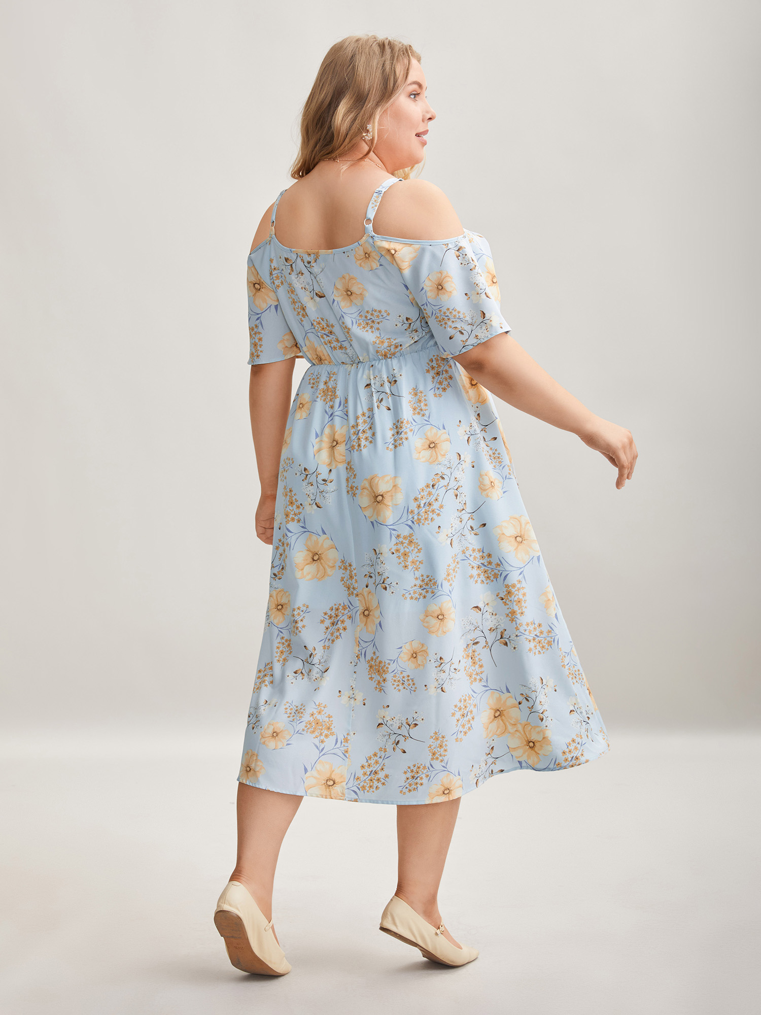 Plus Size Floral Print Cold-Shoulder Pockets Midi Dress LightBlue Women Elegant Non Heart neckline Short sleeve Curvy BloomChic 26/4X 