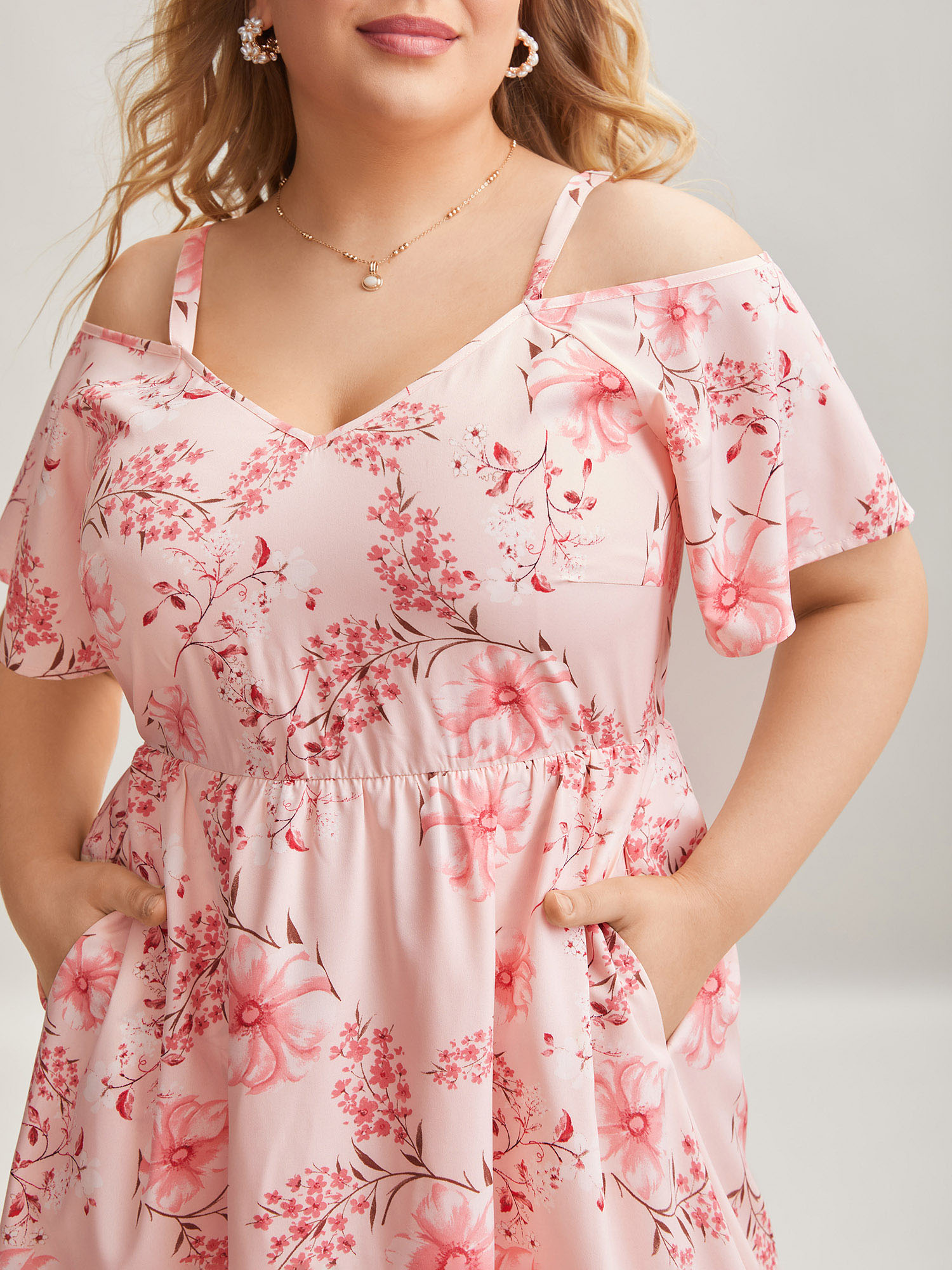 Plus Size Floral Print Cold-Shoulder Pockets Midi Dress Lightpink Women Elegant Non Heart neckline Short sleeve Curvy BloomChic 26/4X 