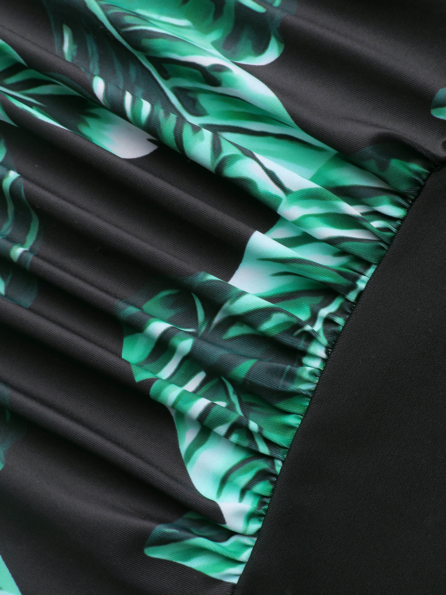 Plus Size Tropical Pattern Tied One-Piece Swimsuit Women`s Swimwear Black Beach Gathered Curve Bathing Suits High stretch One Pieces BloomChic 12/L 