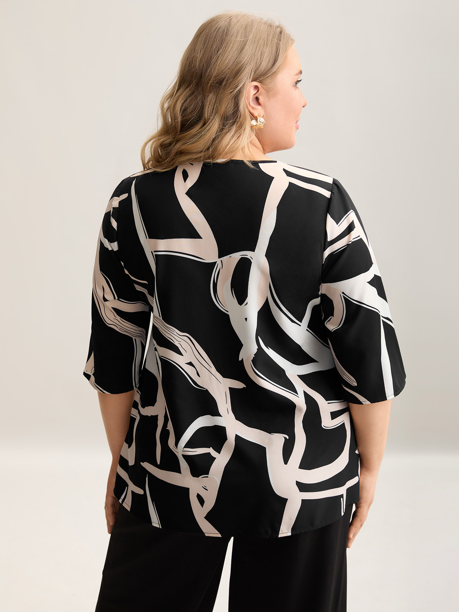 

Plus Size Black Asymmetrical Line Print Hi Low Hem Blouse Women At the Office Elbow-length sleeve Round Neck Work Blouses BloomChic