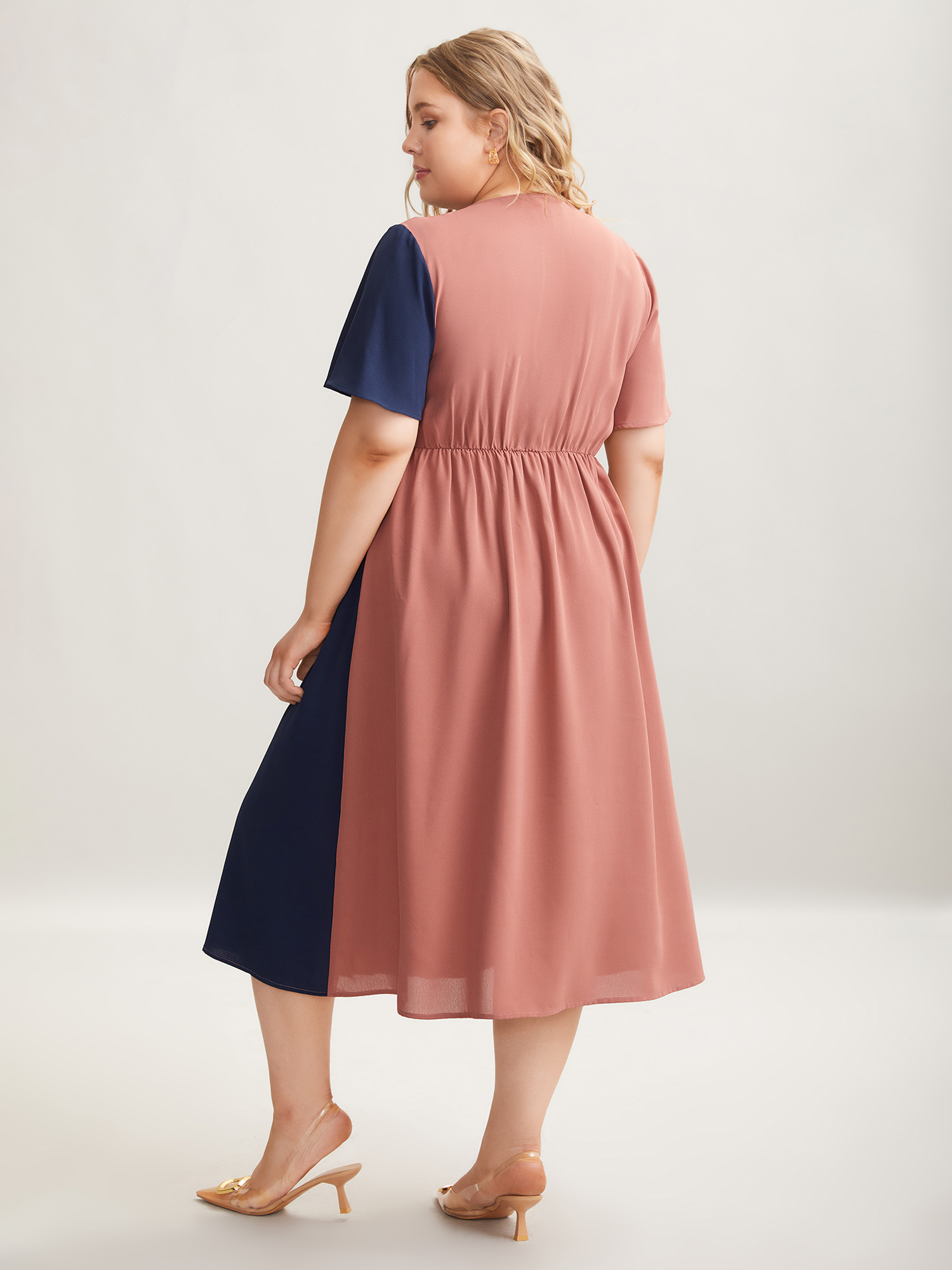 Plus Size Color Block Pleated Waist-Cinched Midi Dress Multicolor Women At the Office Contrast Overlap Collar Short sleeve Curvy BloomChic 28/5X 