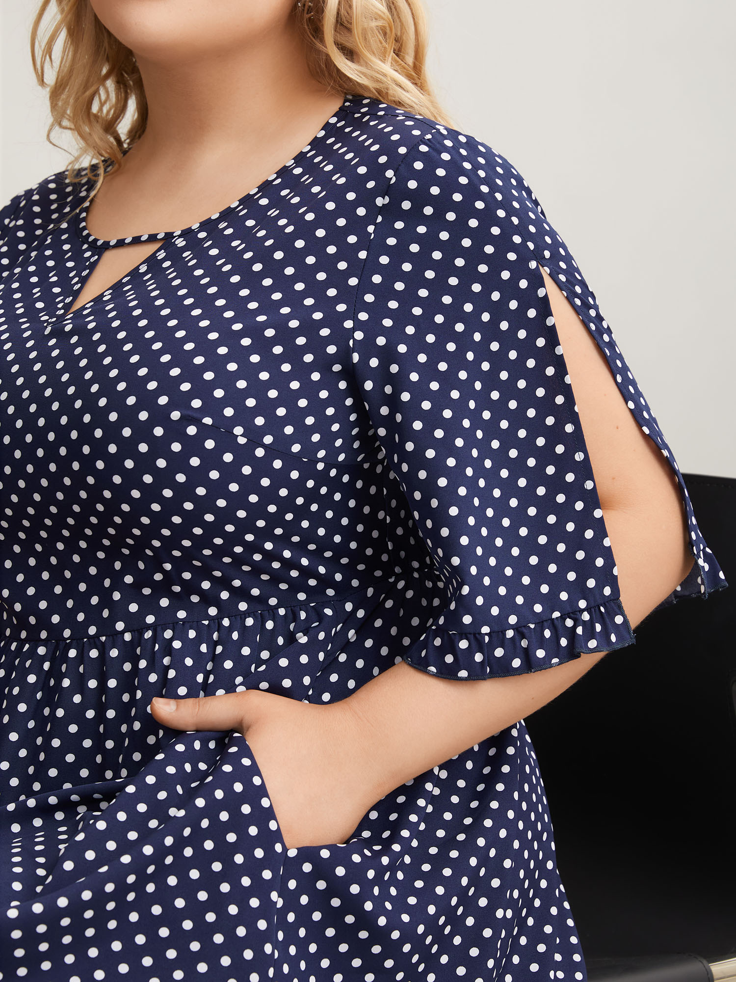 Plus Size Polka Dot Print Slit Sleeve Pockets Midi Dress Midnight Women At the Office Cut-Out Flat collar with V-notch Short sleeve Curvy BloomChic 30/6X 