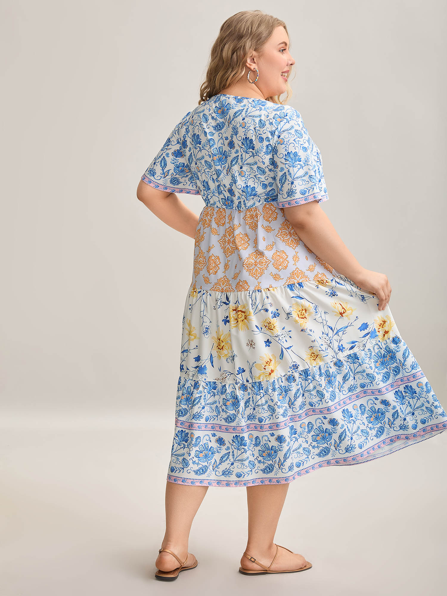 Plus Size Contrast Print Ruched Tiered Midi Dress Multicolor Women Resort Gathered Heart neckline Short sleeve Curvy BloomChic 14-16/1X 