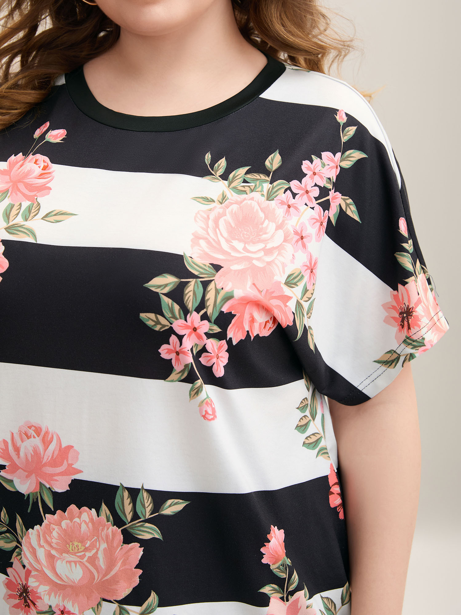 

Plus Size Floral Stripes Print Stretchy T-Shirt Multicolor Women Casual Contrast Natural Flowers Round Neck Everyday T-shirts BloomChic