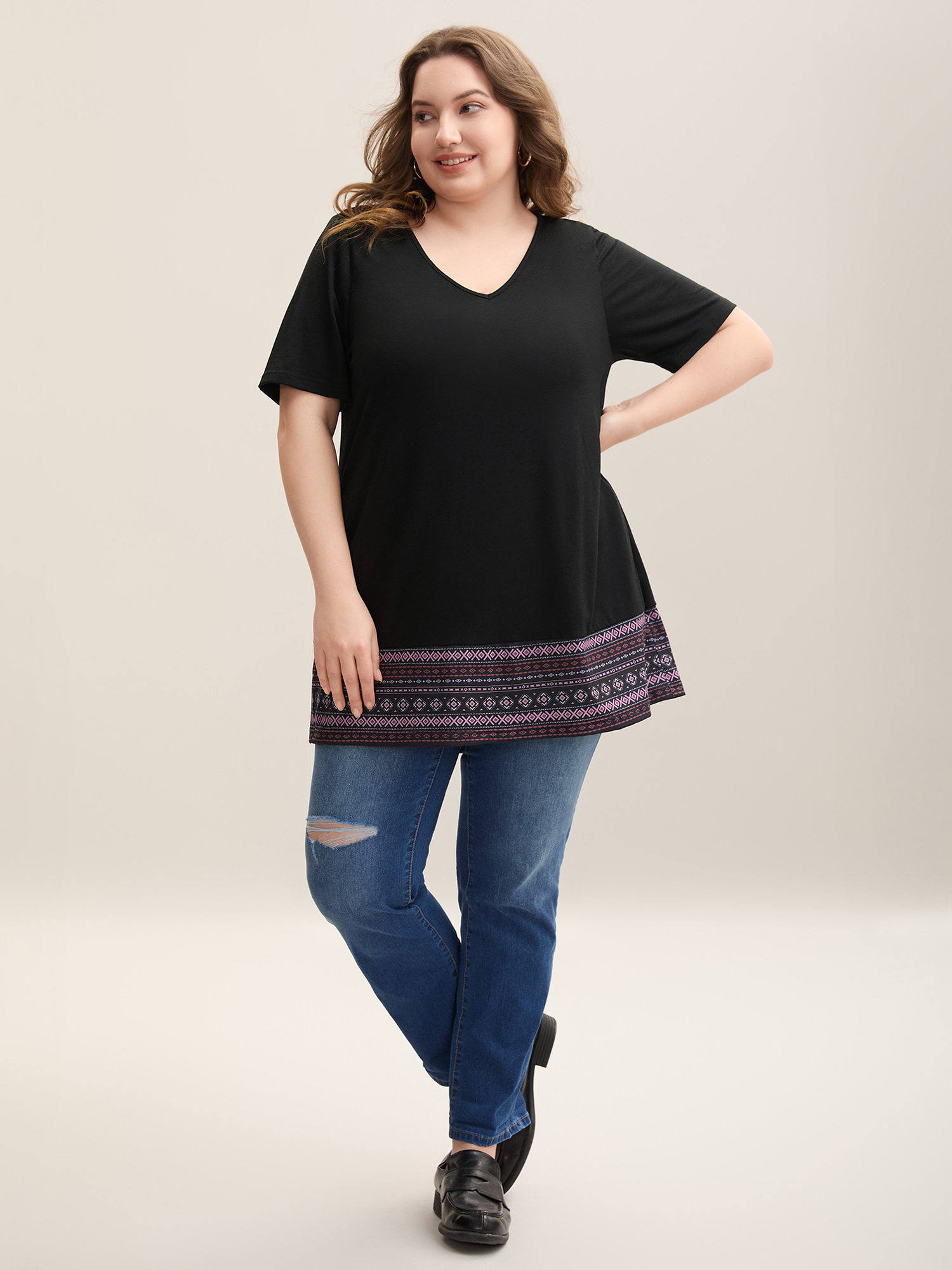 

Plus Size Boho Striped Hem Stretchy Pockets T-Shirt Black Women Casual Contrast V-neck Loose Everyday T-shirts BloomChic