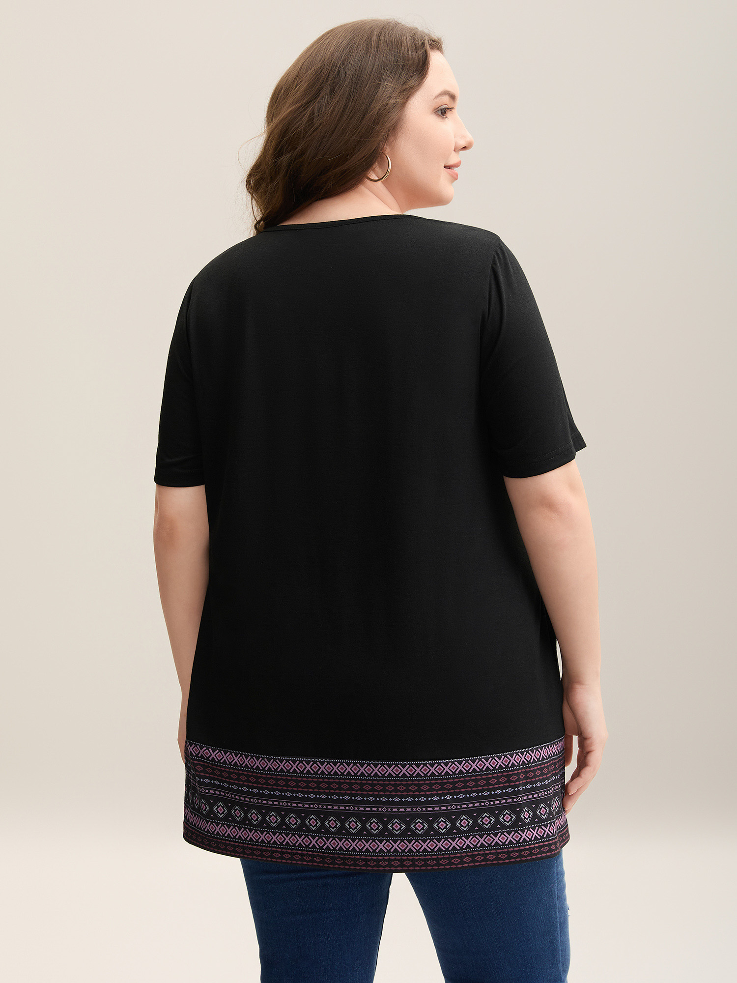 Plus Size Boho Striped Hem Stretchy Pockets T-Shirt Black Women Casual Contrast V-neck Loose Everyday T-shirts BloomChic 18-20/2X 