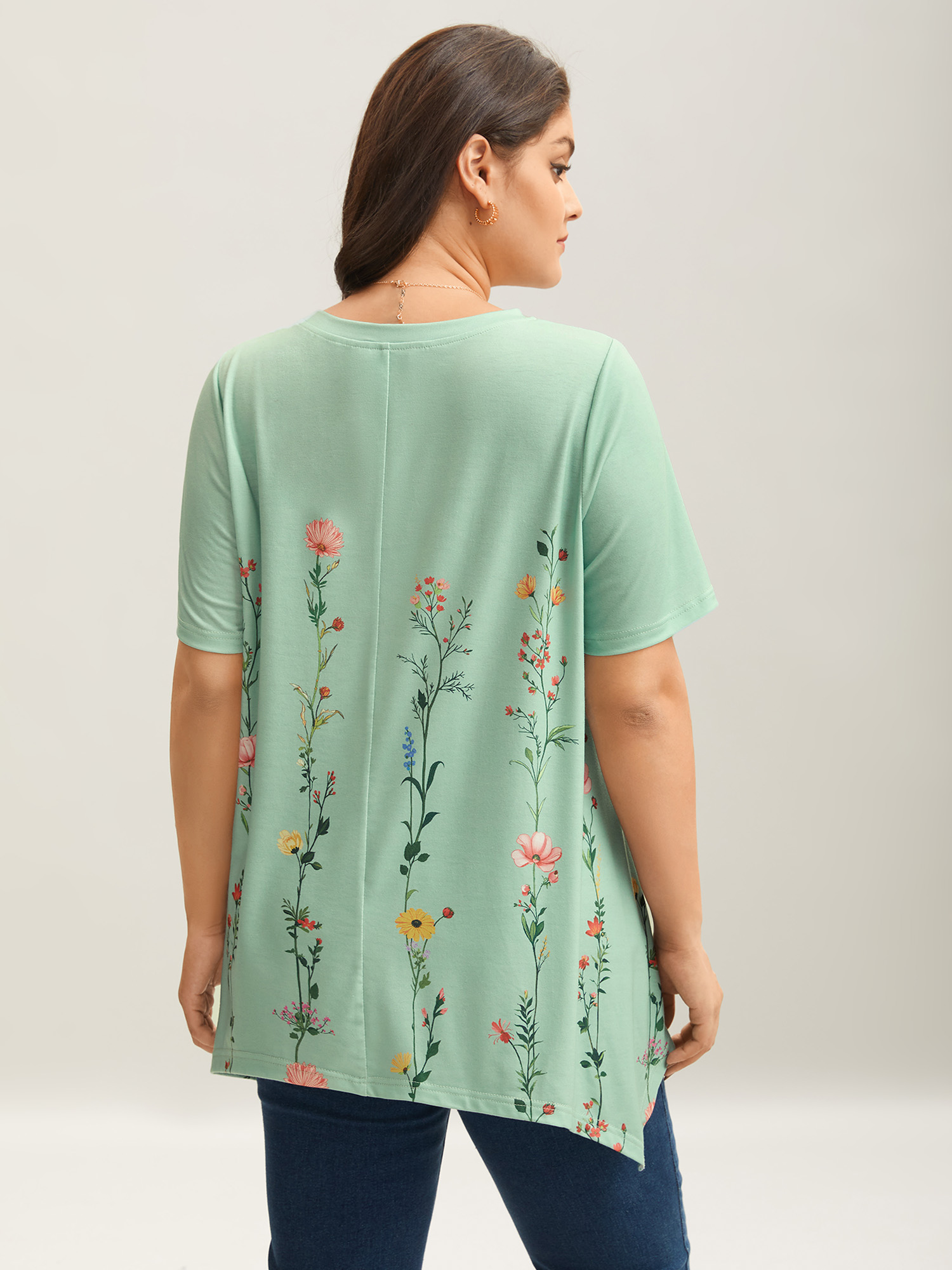 

Plus Size Stretchy Hi-Low Hem Floral T-Shirt Greenbean Women Elegant Asymmetrical Natural Flowers Round Neck Loose Everyday T-shirts BloomChic