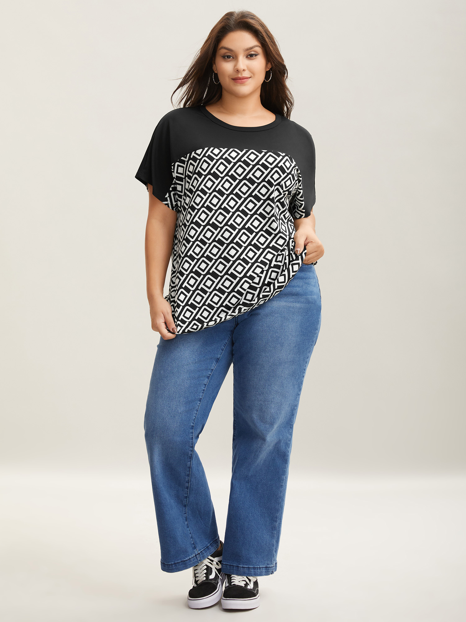 

Plus Size Geometric Print Spliced Crew Neck T-Shirt Black Women Casual Contrast Round Neck Everyday T-shirts BloomChic