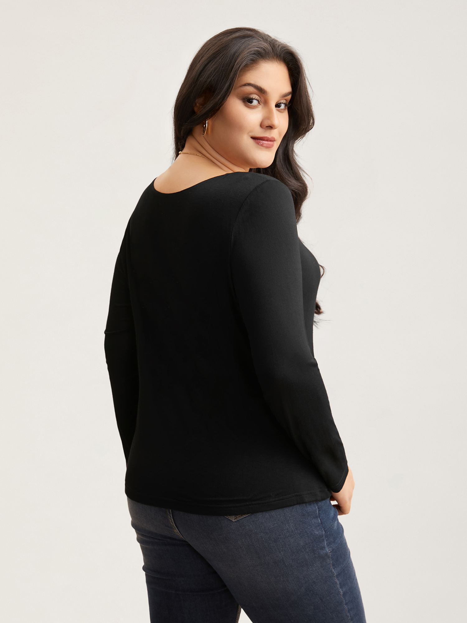 

Plus Size Supersoft Essentials Solid U Neck T-shirt Black Women Elegant Non U-neck Skinny Everyday T-shirts BloomChic