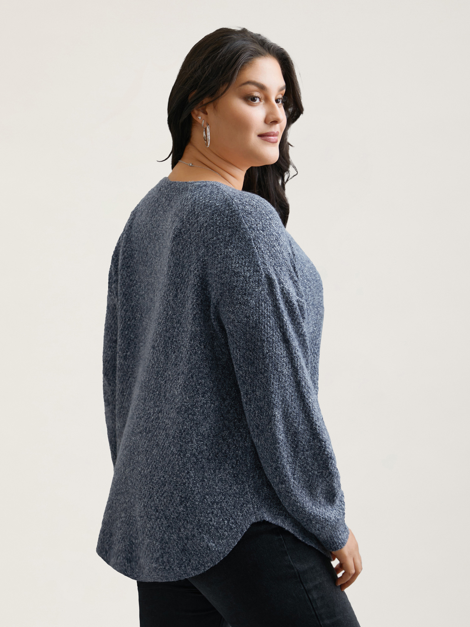 

Plus Size Textured V-Neck Curved Hem Pullover Stone Women Casual Loose Long Sleeve V-neck Everyday Pullovers BloomChic