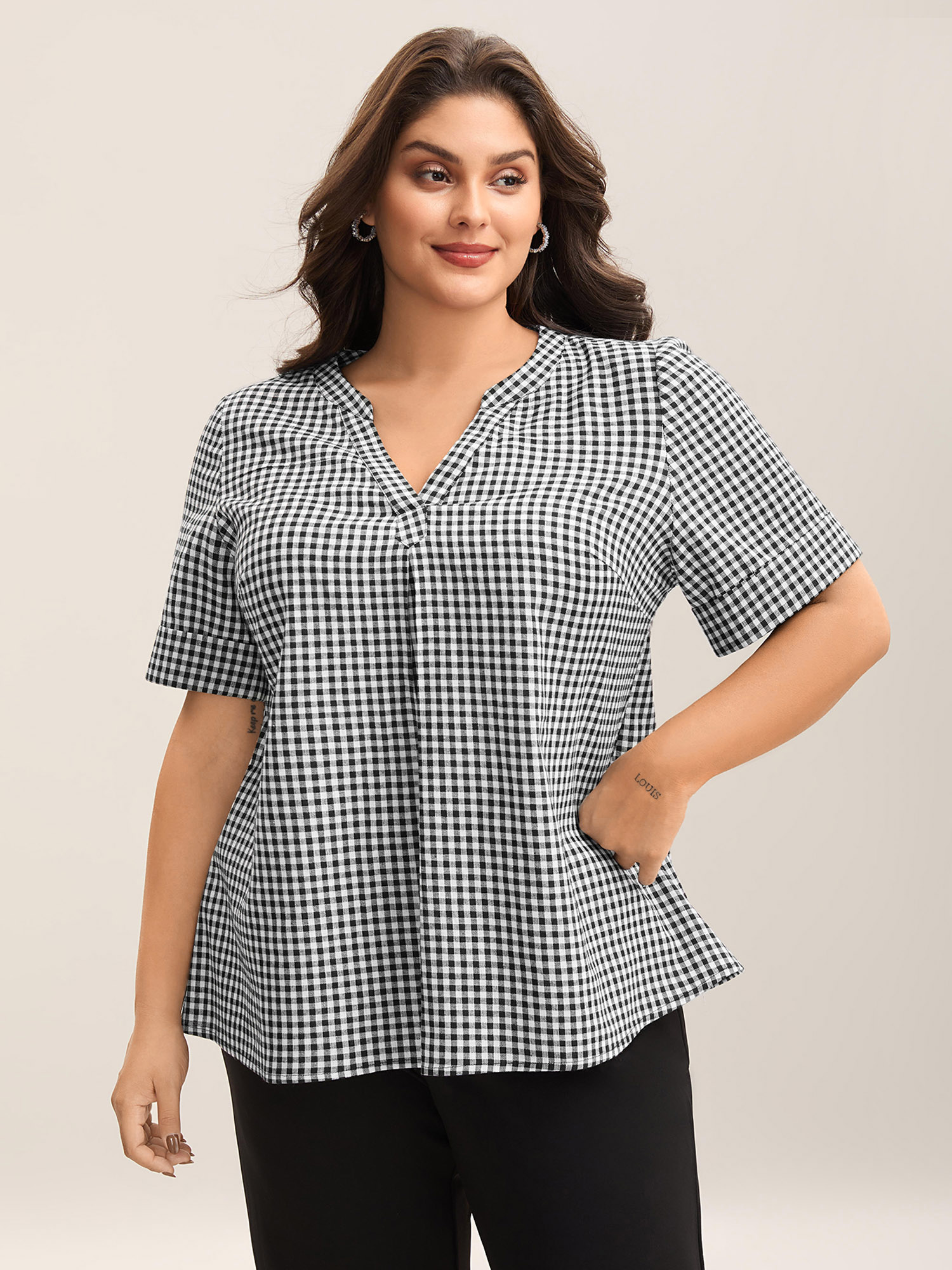 

Plus Size Black Plaid Print Notched Collar Pleated Blouse Women At the Office Short sleeve V-neck Work Blouses BloomChic