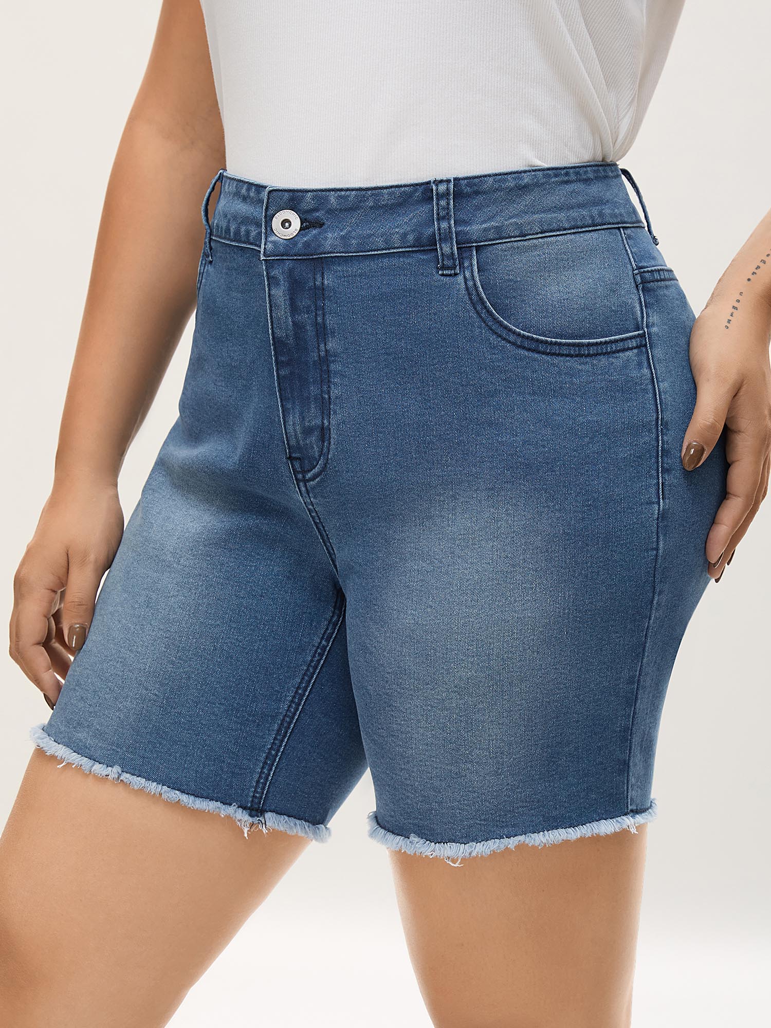 

Plus Size Frayed Hem High Rise Denim Shorts Women Midblue Medium stretch Everyday Slanted pocket Denim Shorts BloomChic