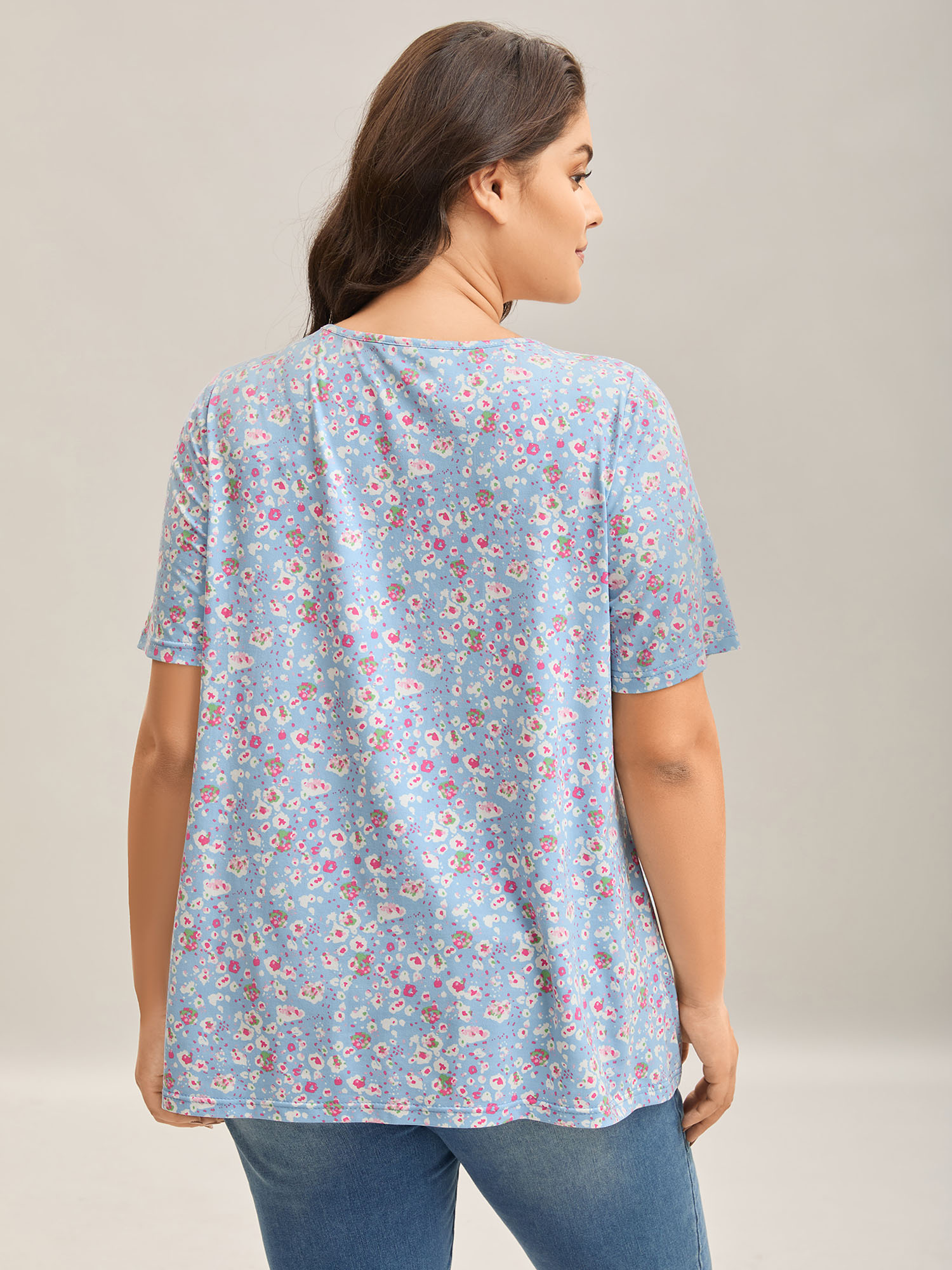 

Plus Size Floral Print Plicated Detail T-Shirt LightBlue Women Casual Tucked seam Natural Flowers V-neck Everyday-Casual T-shirts BloomChic