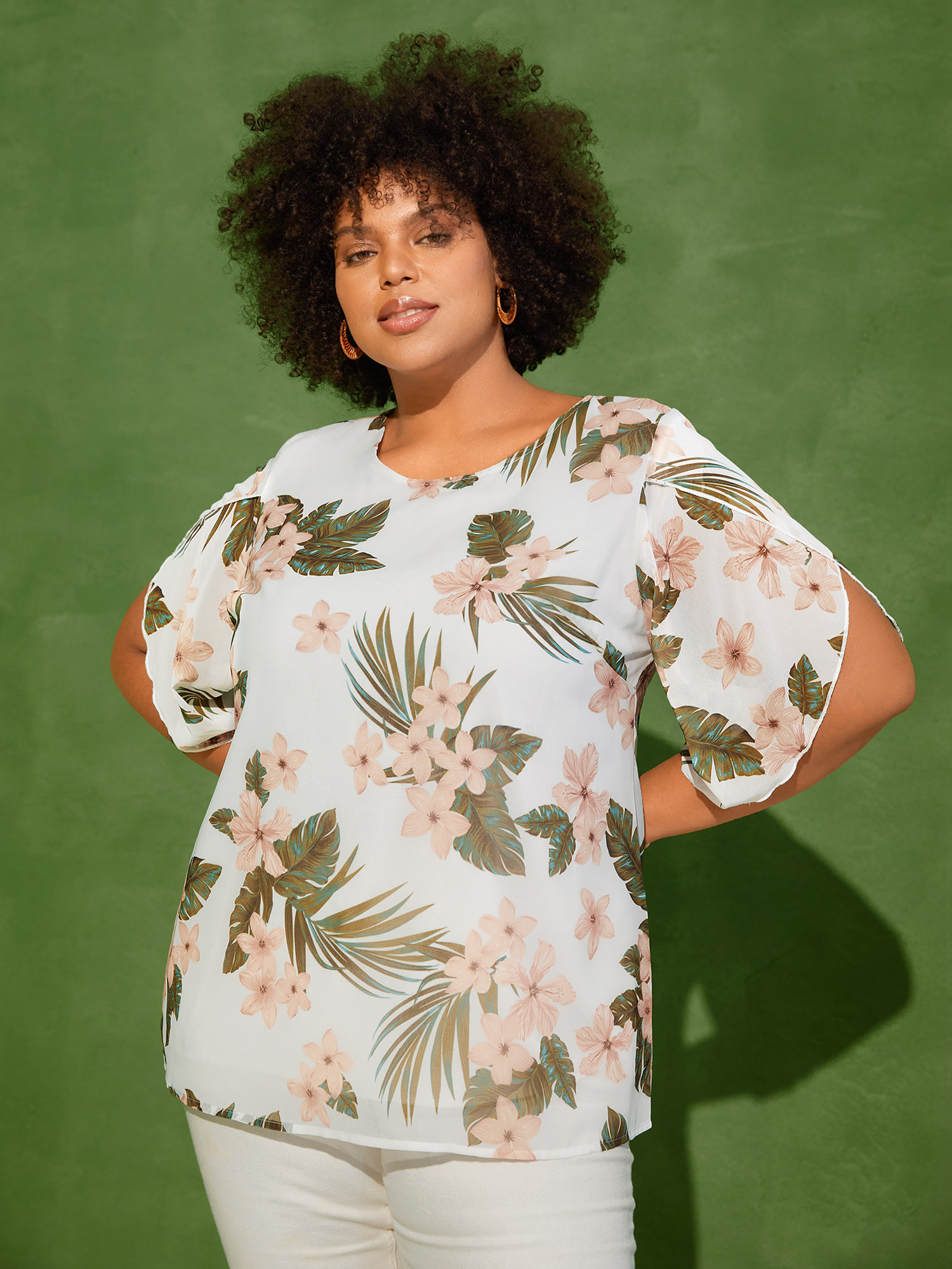 BloomChic Women's Plus Size Petal Sleeve Floral Round Neck Shirt WhiteSmoke Floral Vacation 3/4 Sleeve Round Neck 10/M