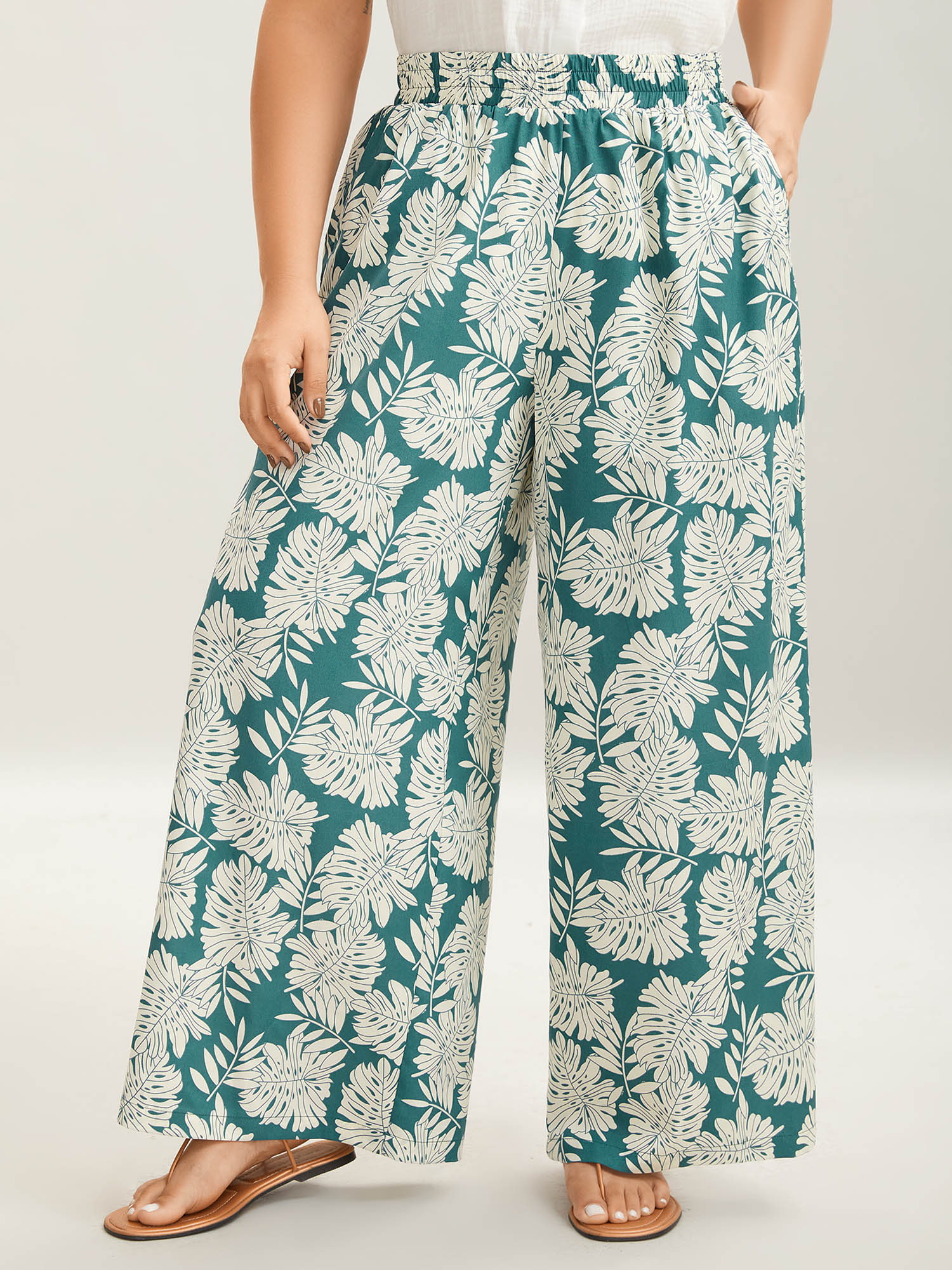 

Plus Size Tropical Leaf Pattern Shirred Wide-Leg Pants Women Emerald Resort Wide Leg Mid Rise Vacation Pants BloomChic