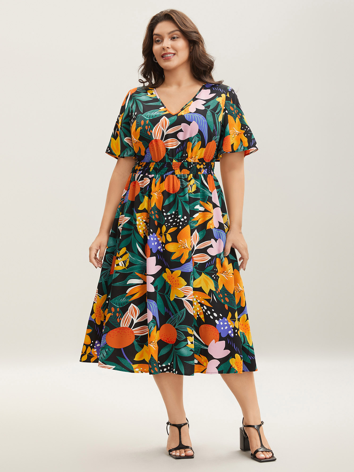 

Plus Size Tropical Floral Print Shirred Pockets Midi Dress Black Women V-neck Short sleeve Curvy BloomChic