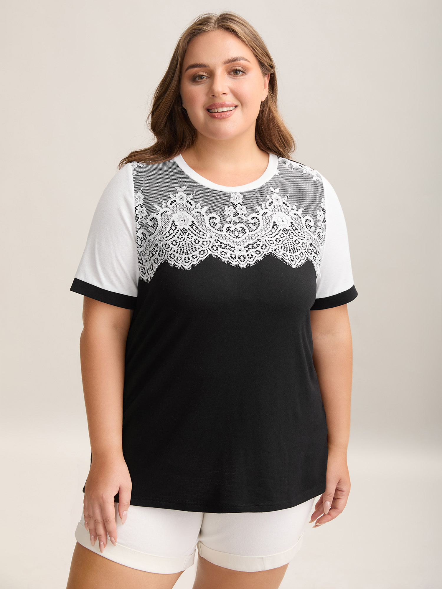 

Plus Size Stretchy Scalloped Lace Color Contrast T-Shirt Black Women Elegant Contrast Round Neck Everyday T-shirts BloomChic