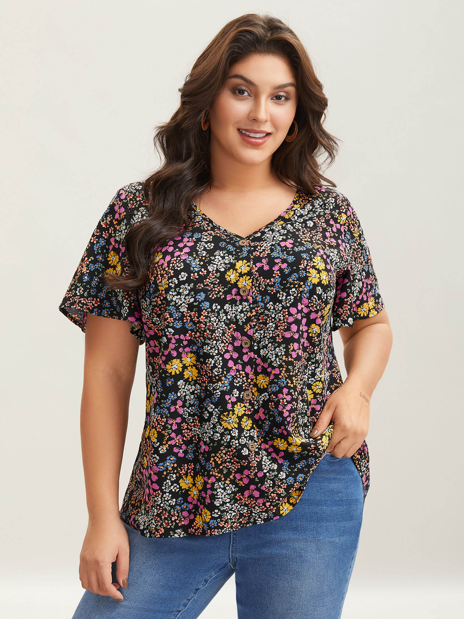 

Plus Size Black Floral Print V-Neck Flowy Blouse Women Short sleeve V-neck Vacation Blouses BloomChic