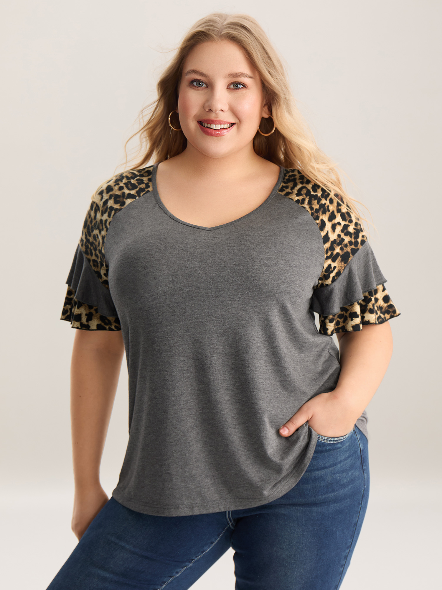 

Plus Size Leopard Print Color Contrast Crewneck T-Shirt DimGray Women Contrast V-neck Everyday-Casual T-shirts BloomChic