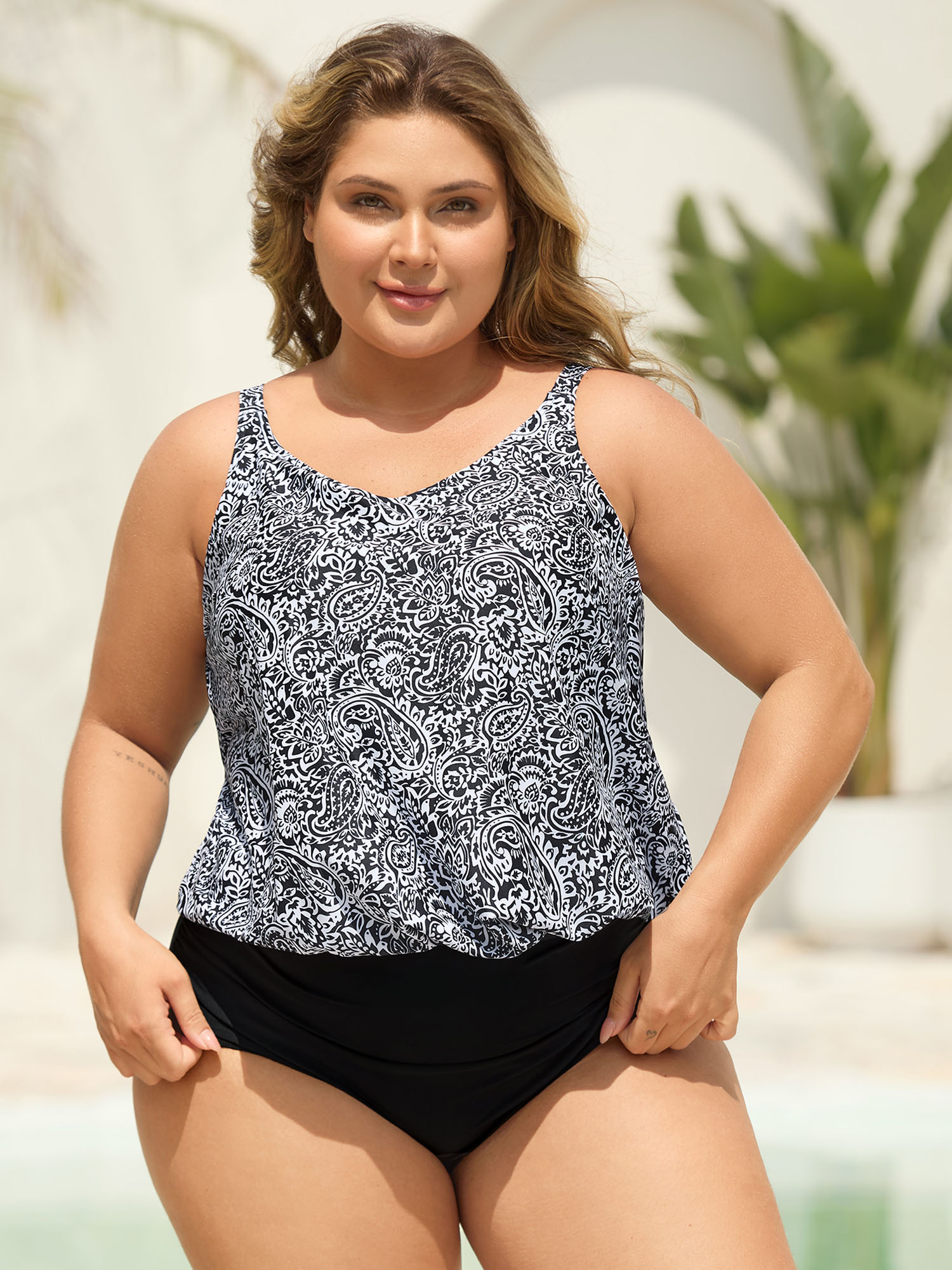 

Plus Size Paisley Print Ruched One-Piece Swimsuit Women's Swimwear Black Beach Curve Bathing Suits High stretch One Pieces BloomChic