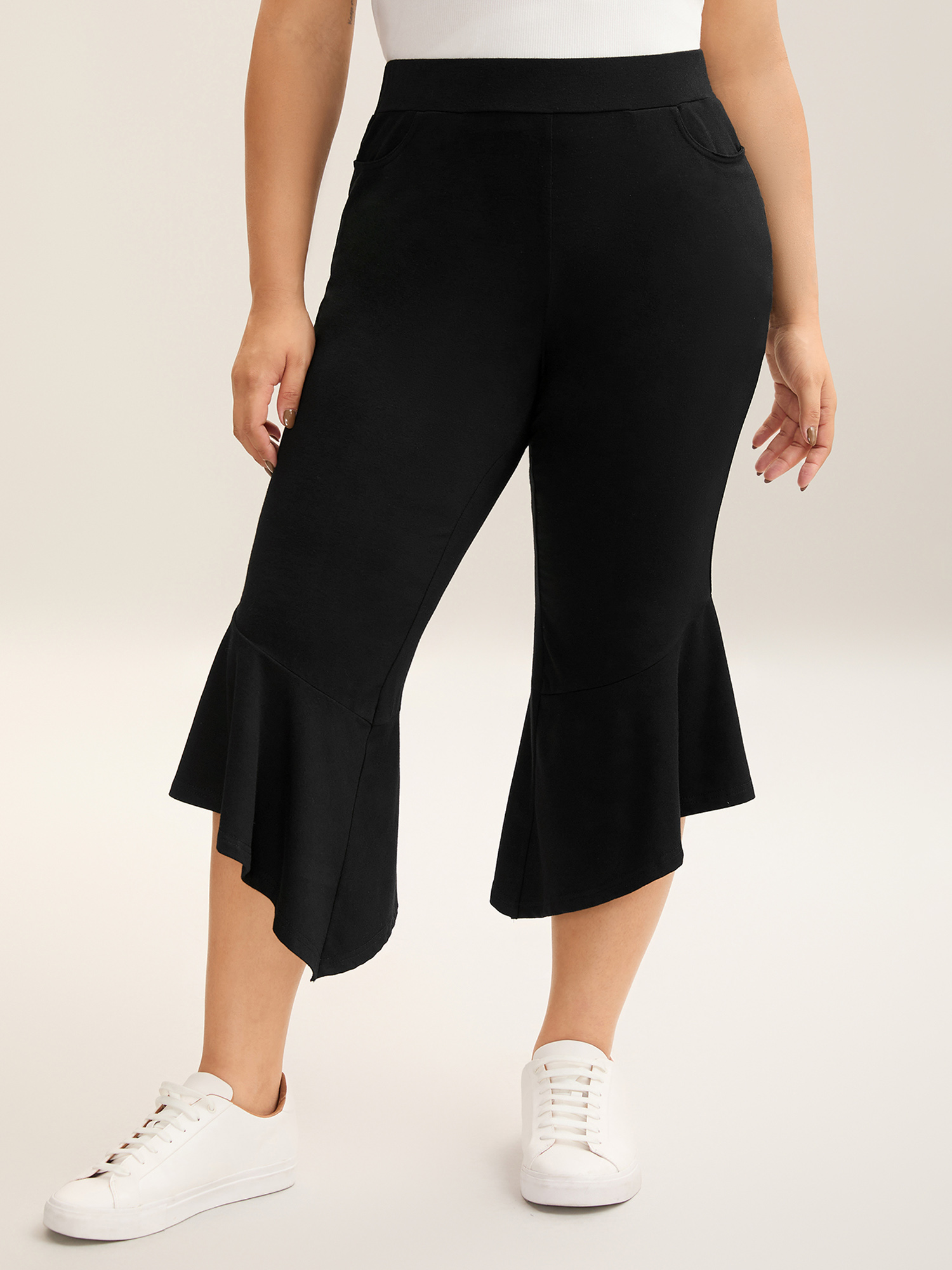 

Plus Size Stretchy Ruffled Hem Cropped Pants Women Black Casual Bodycon Mid Rise Everyday-Casual Pants BloomChic