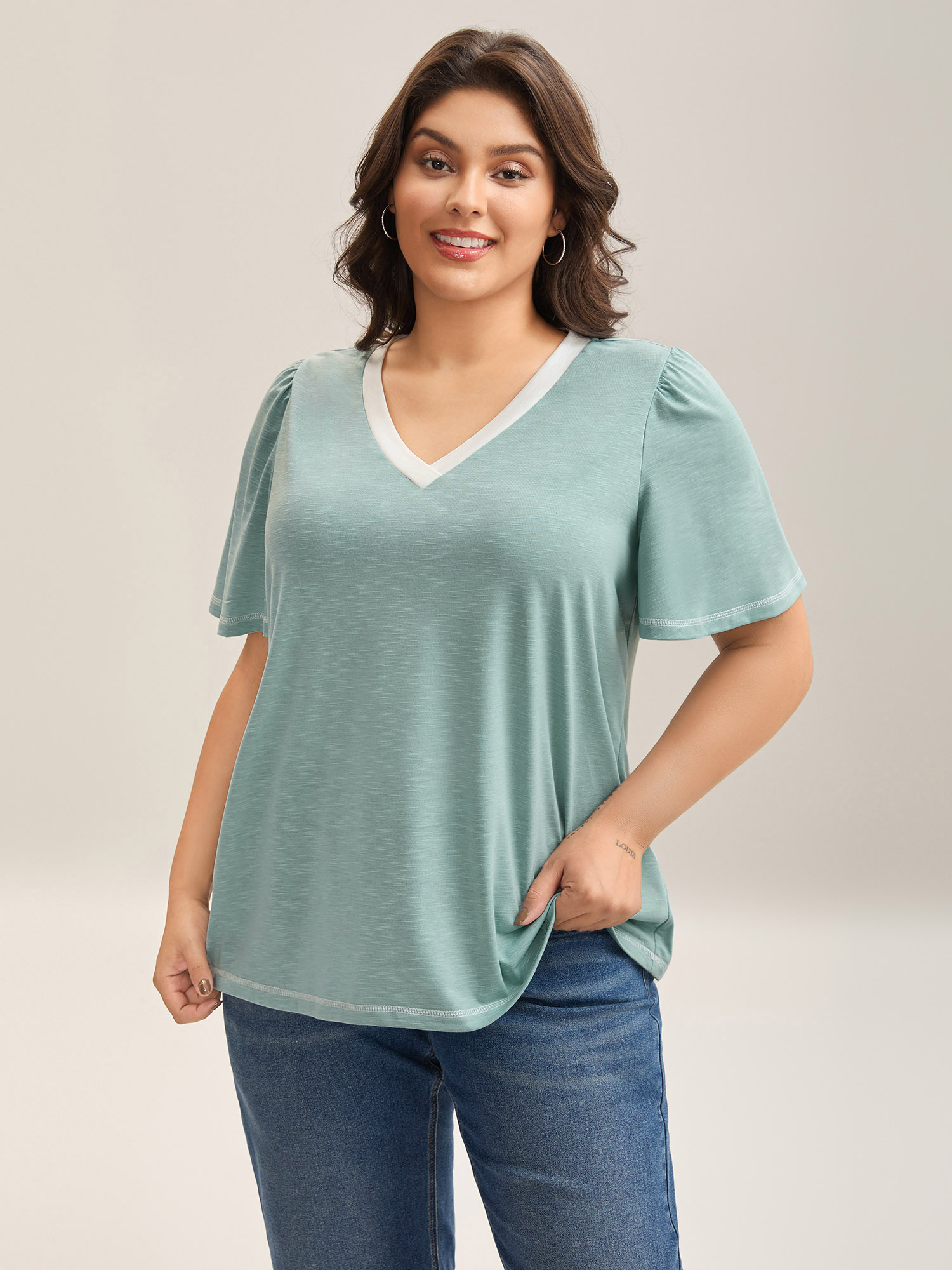 

Plus Size Color Contrast Bamboo Textured T-Shirt Greenbean Women Gathered V-neck Everyday-Casual T-shirts BloomChic