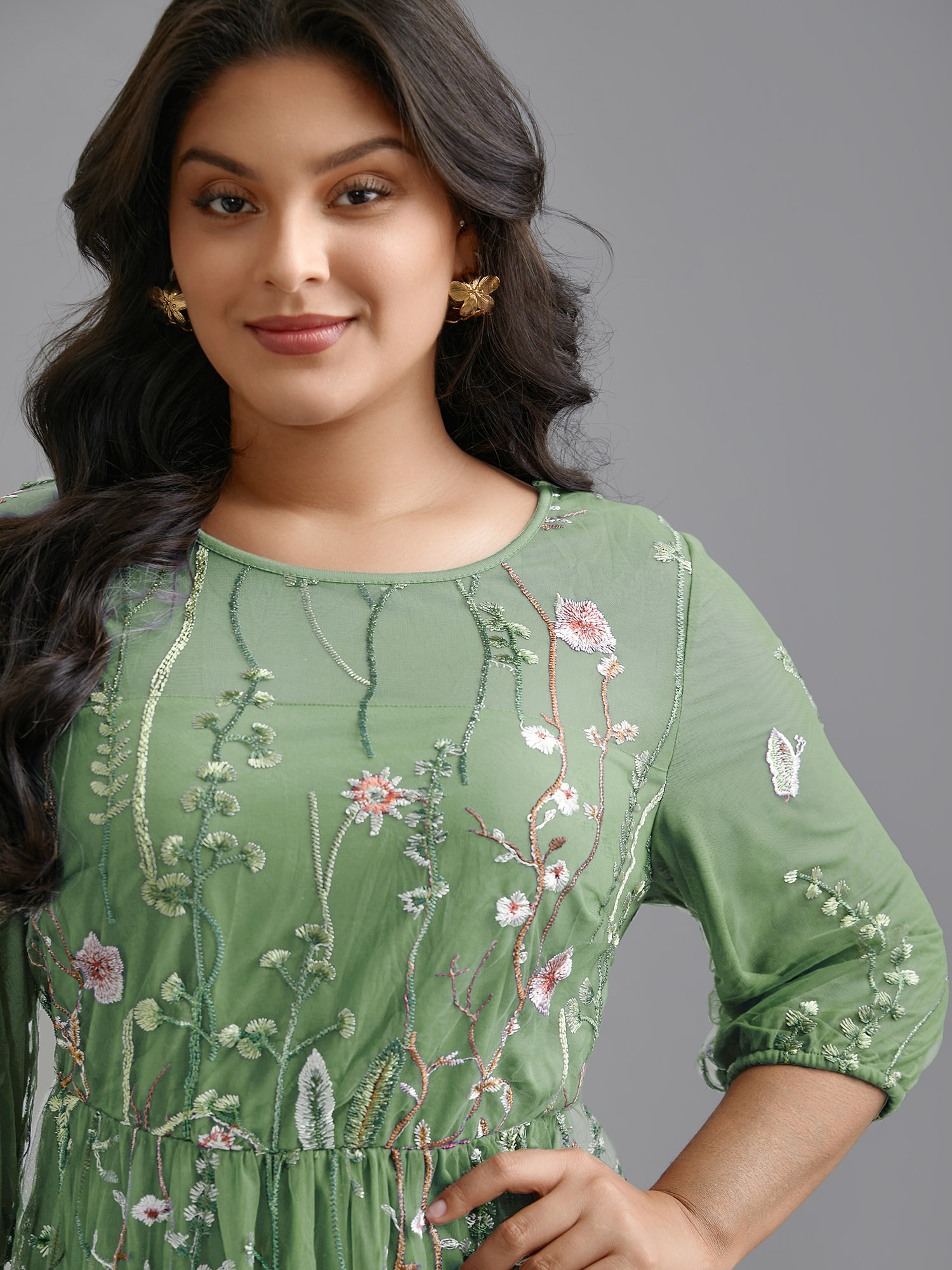 Side view of BloomChic Women's Plus Size Floral Embroidered Elastic Waist Lined Midi Dress Greenbean Party Midi Mesh Panel Round Neck 22-24/3X
